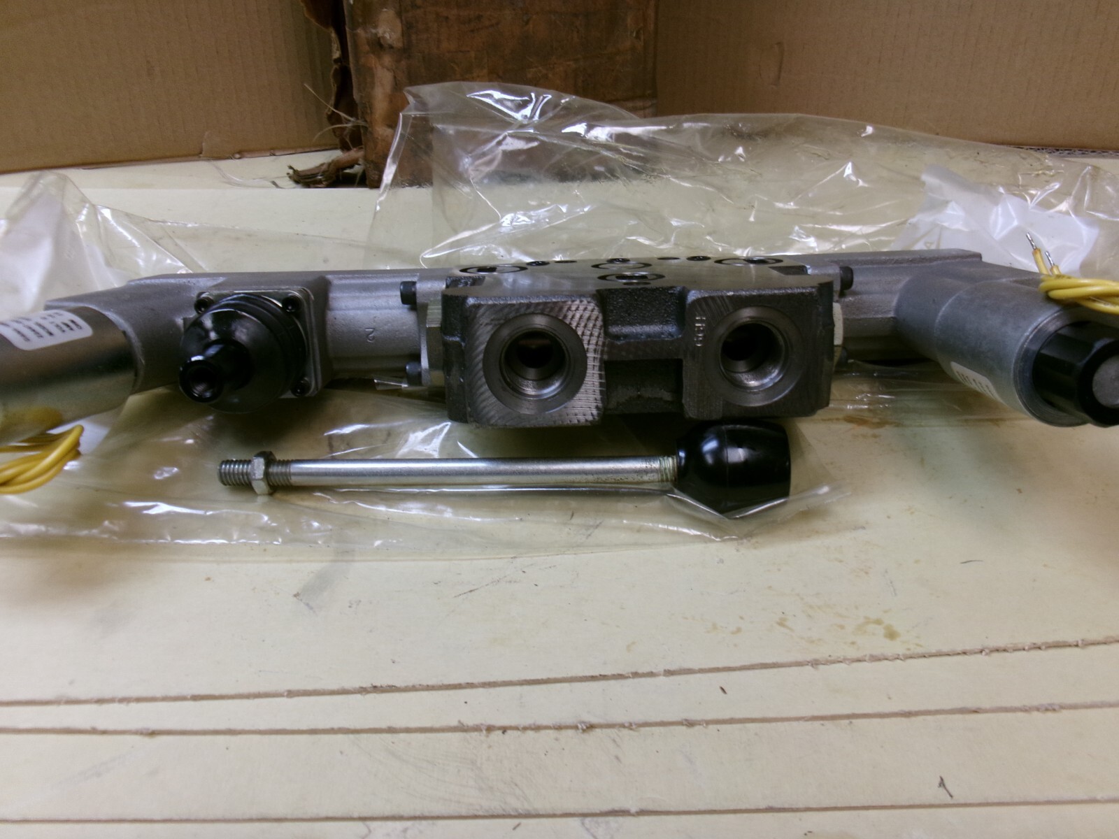 Gresen 13650233 V20 Solenoid Operated Work Section 20PC-LS-10-F4-15-EPC-1H-12
