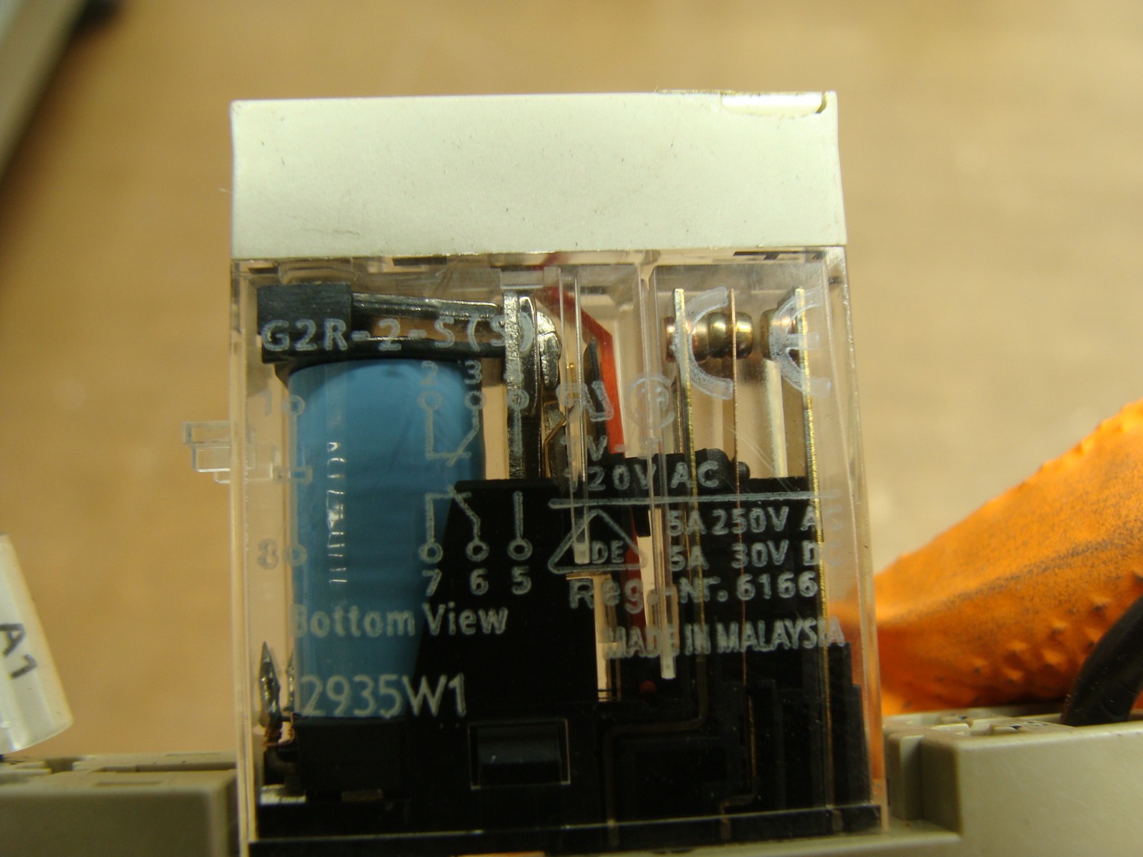 LOT OF 10 OMRON RELAYS G2R-2-S(S) 24VDC WITH SOCKET P2RF-08-S 5A 250VAC