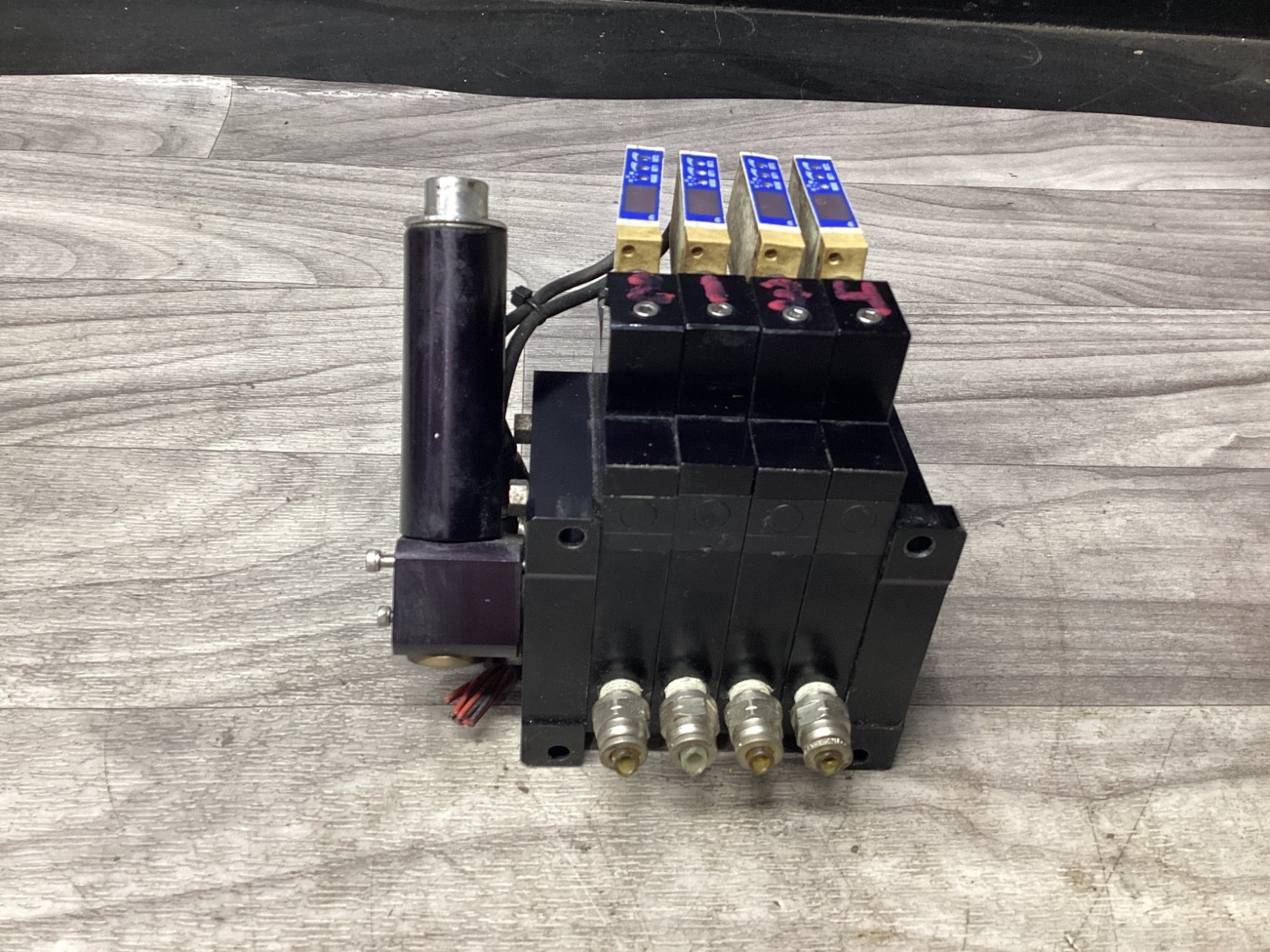 Edco AXM1NR-C18SB24D-62N-EN4-ST90 Solenoid Manifold #125B153PR3
