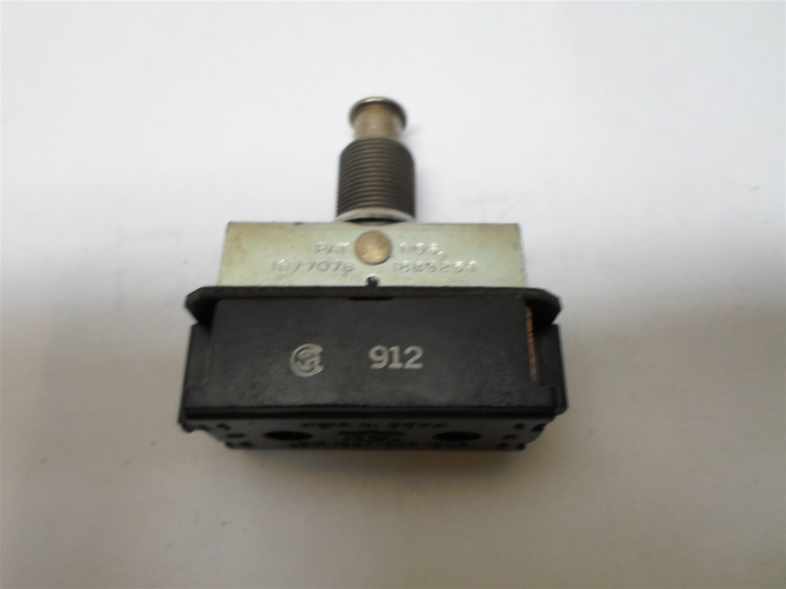 Used: CH Cutler Hammer 7220K2 Switch, 8A 250V, 16A 125V (missing contact screws)