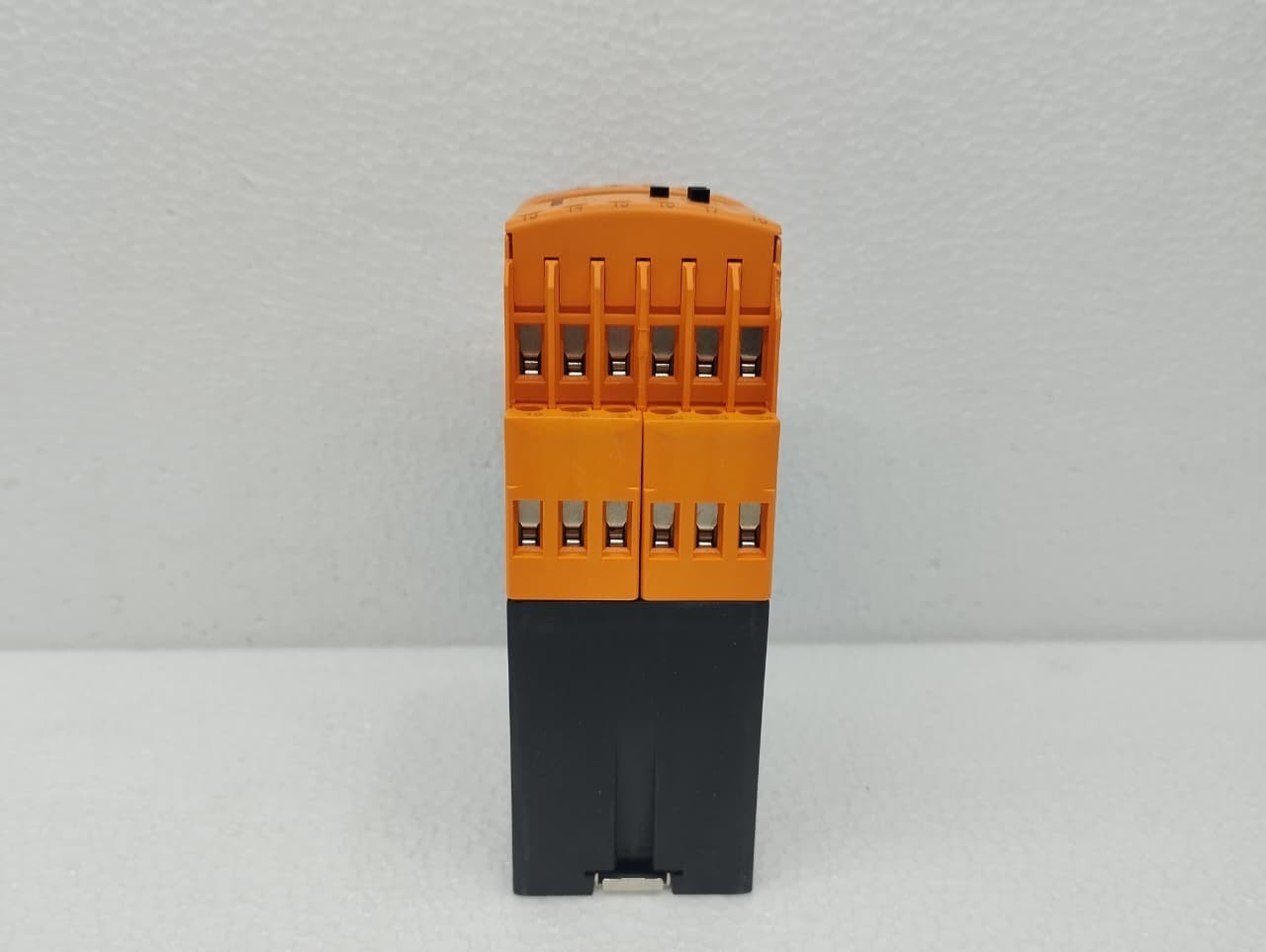 IFM Electronic Frequency/Speed Monitor DD2505 New