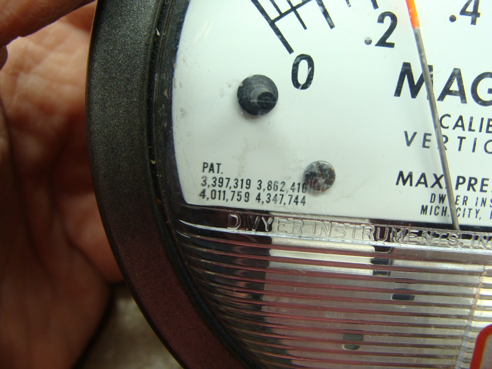 DWYER DUAL SCALE MAGNEHELIC DIFFERENTIAL PRESSURE GAUGE