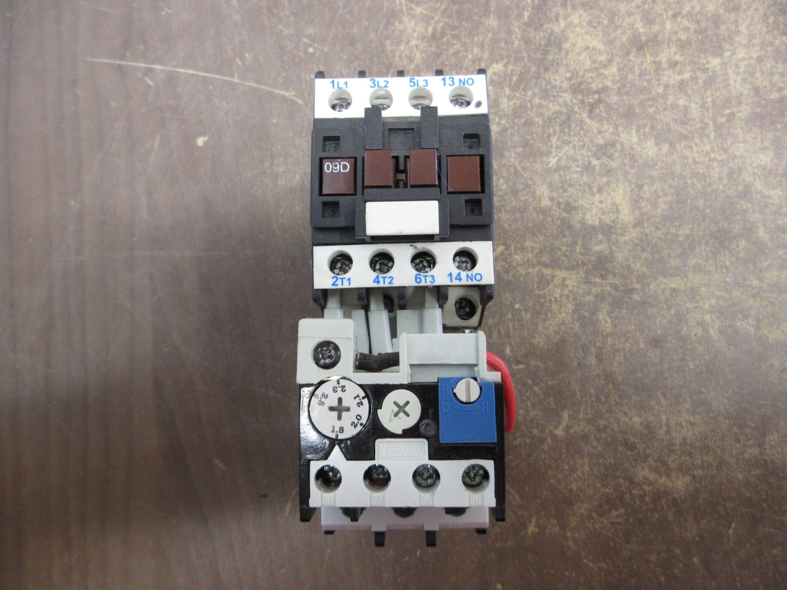NHD Starter C-09D10 / NTH-2.5 220V Coil Trip: 1.8-2.5A Used