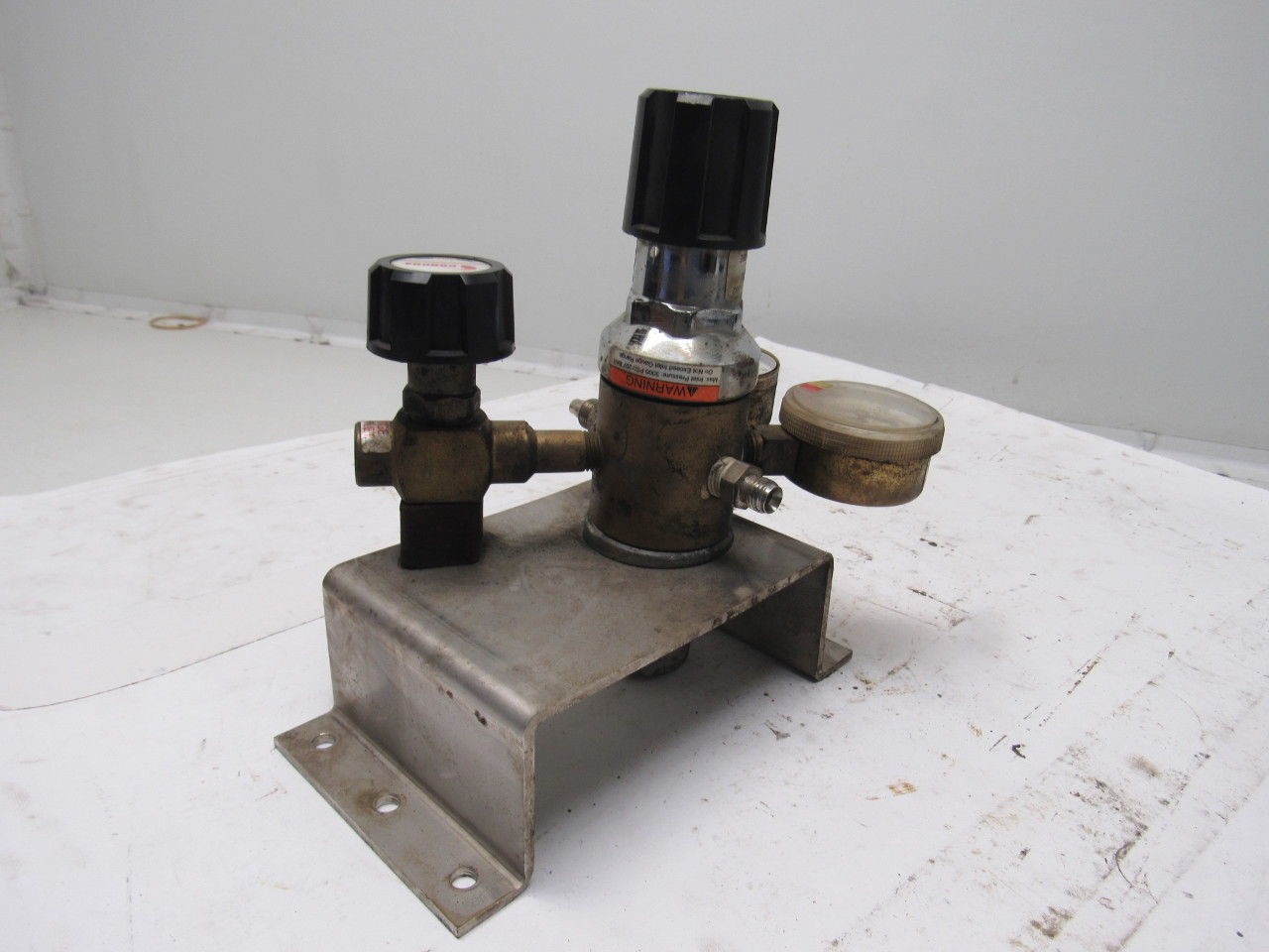 Concoa 6012324-01-580 Dual-stage Regulator Compressed Gas Regulator