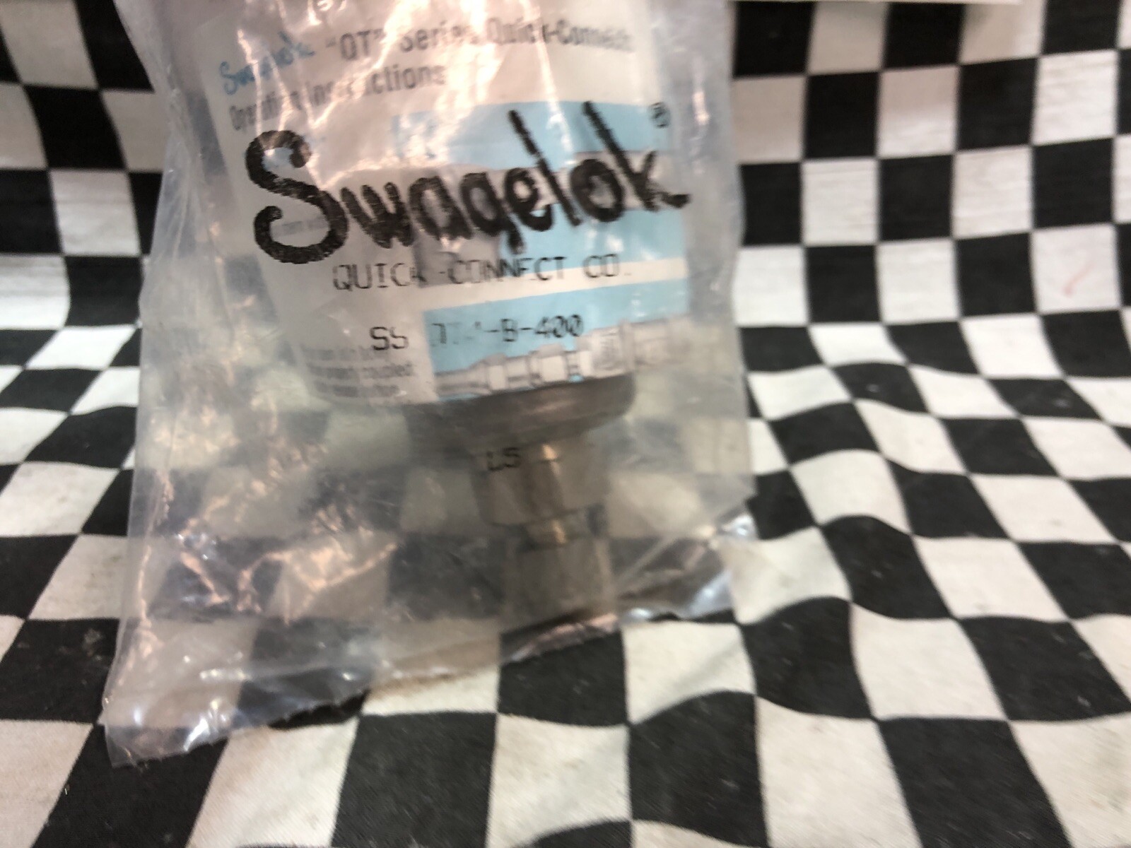SWAGELOK Quick Connect Body 1/4″ COMP, SS-QT4-B-400, SHIPSAMEDAY#1224Q10