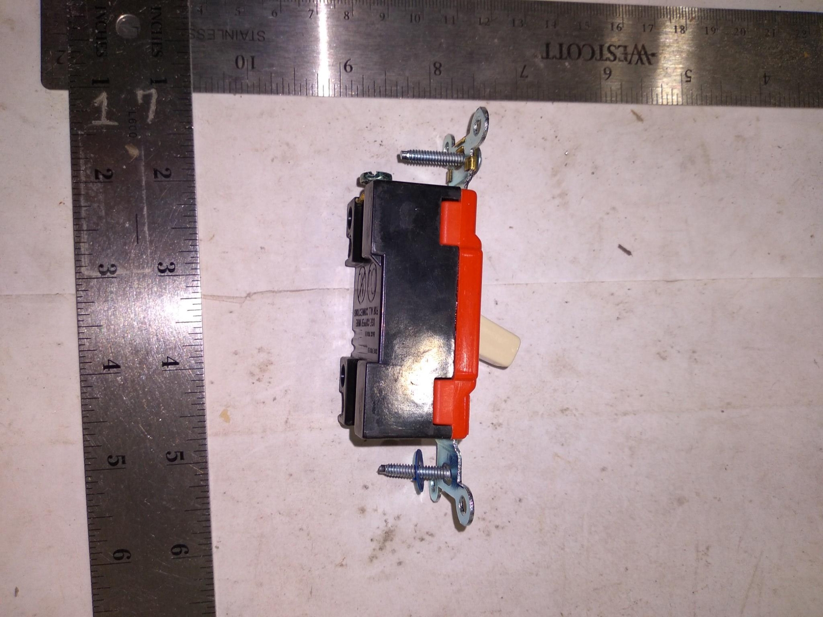 COOPER ARROW HART AH1221V SINGLE POLE/SWITCH 20A 120/277V AC/CA ’10 IN BOX’