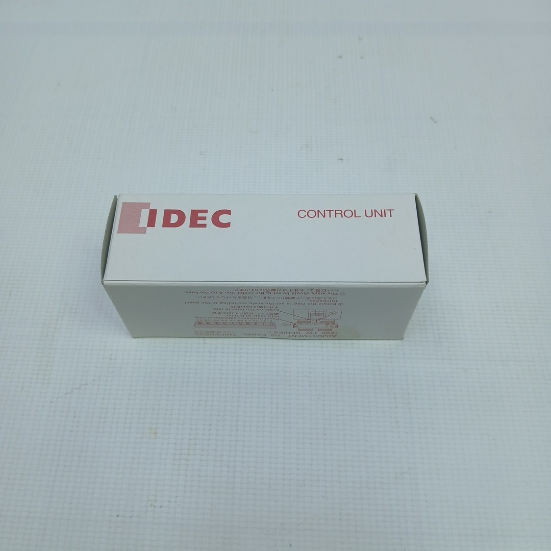IDEC AVW401R E-STOP PUSHBUTTON RED TWIST RELEASE 1NC NIB