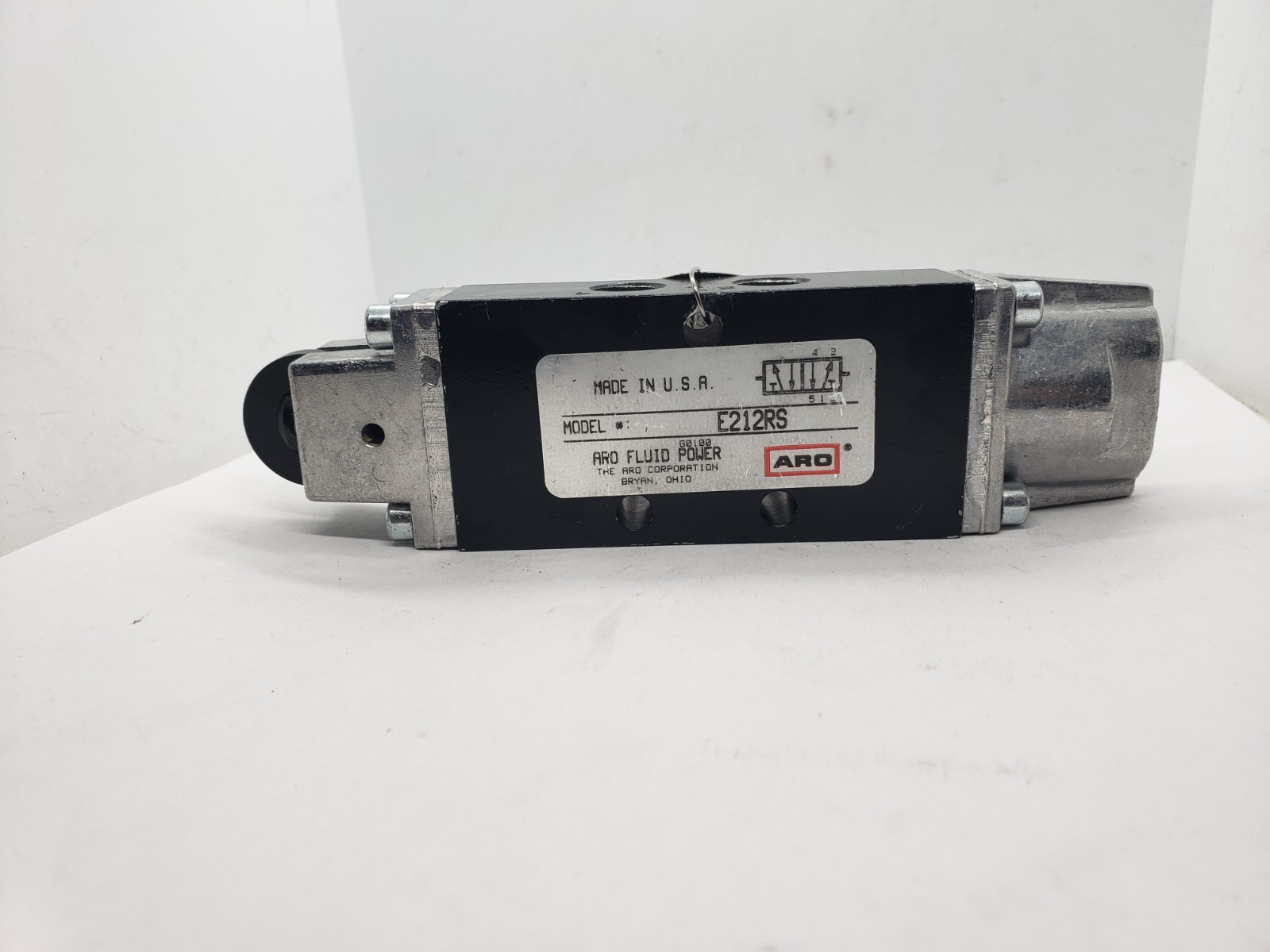 ARO E212RS MANUAL AIR VALVE 4 WAY 2 POSITION 1/4″NPTF 150 PSI NIB