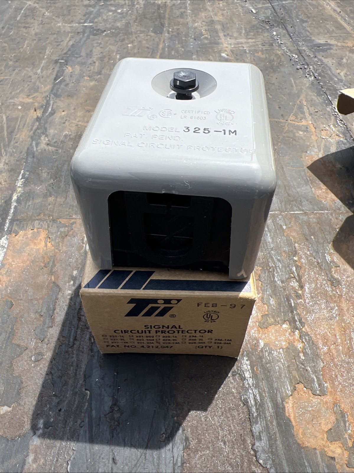 TII ELECTRONICS SIGNAL CIRCUIT PROTECTOR 3251M