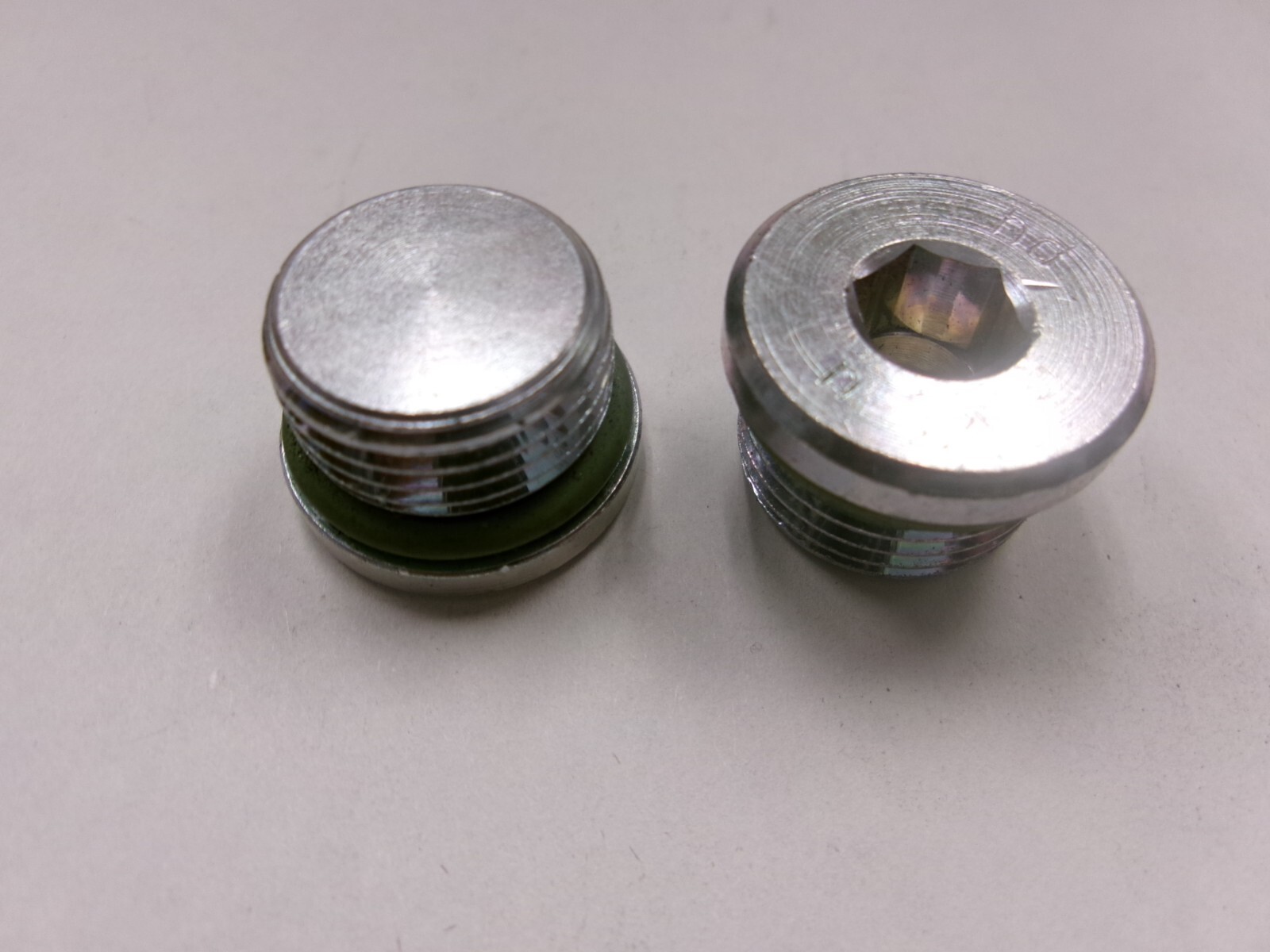 2 PCS. BOSCH REXROTH HYDRAULIC 3/4″ SCREW PLUGS C47