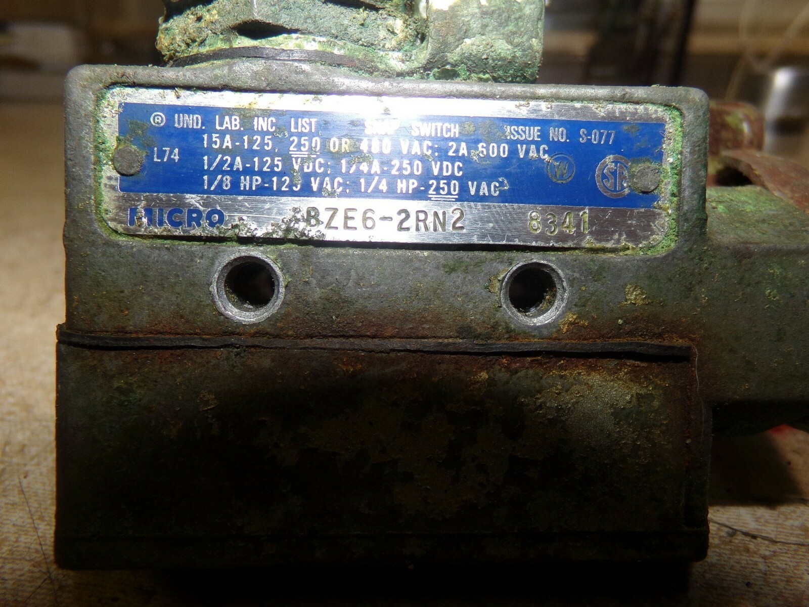 Micro BZE6-2RN2 8341 Limit Switch *FREE SHIPPING*