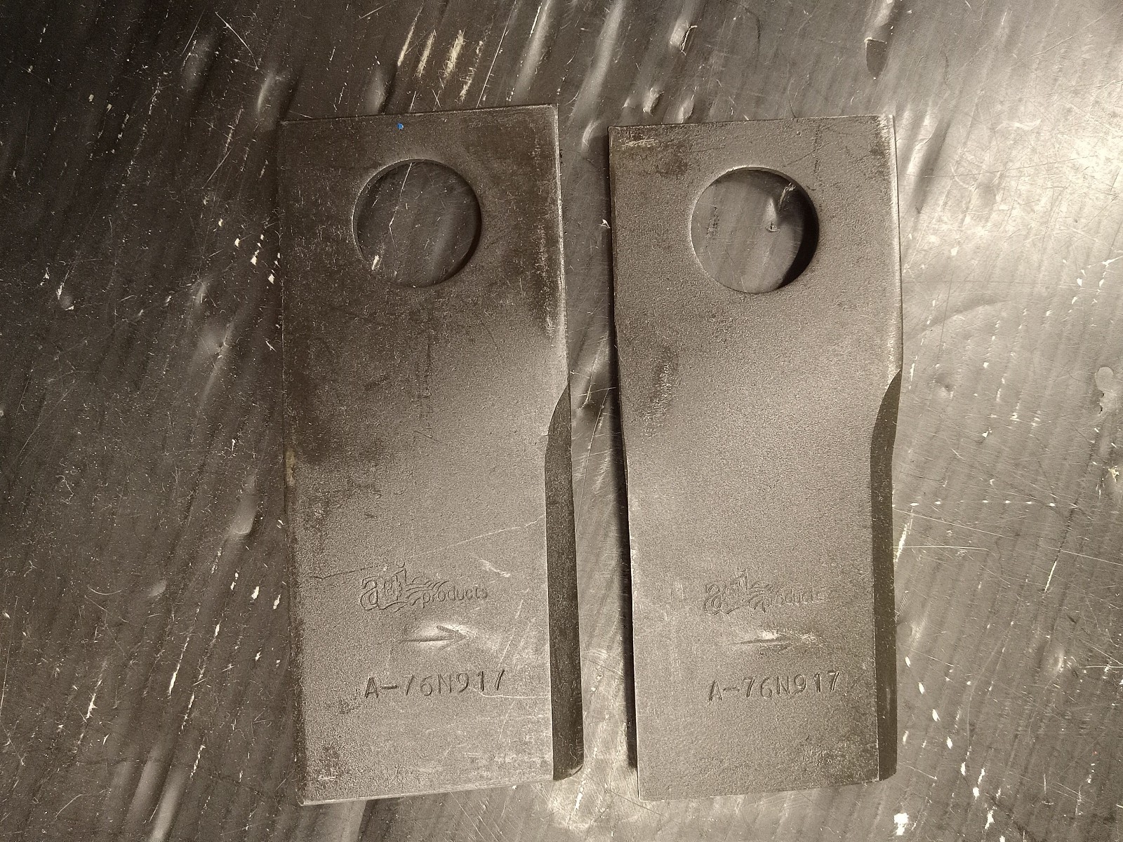 2 NEW A&I A-76N917 1 HOLE 2×4 ¾” MOWER BLADES NNB ***MAKE OFFER***