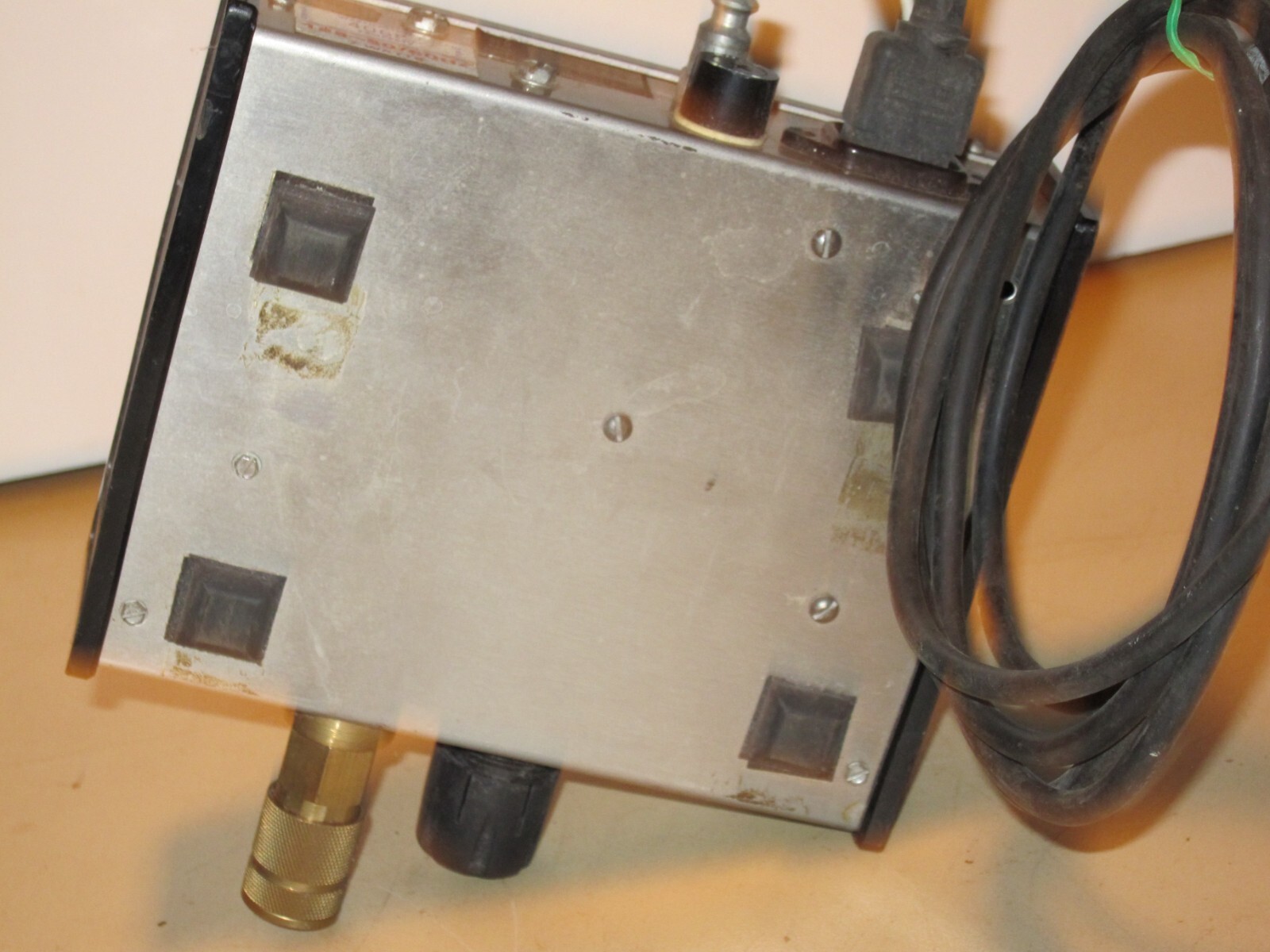 Electron Fusion Devices EFD 1000D Fluid Liquid Epoxy Adhesive Dispenser