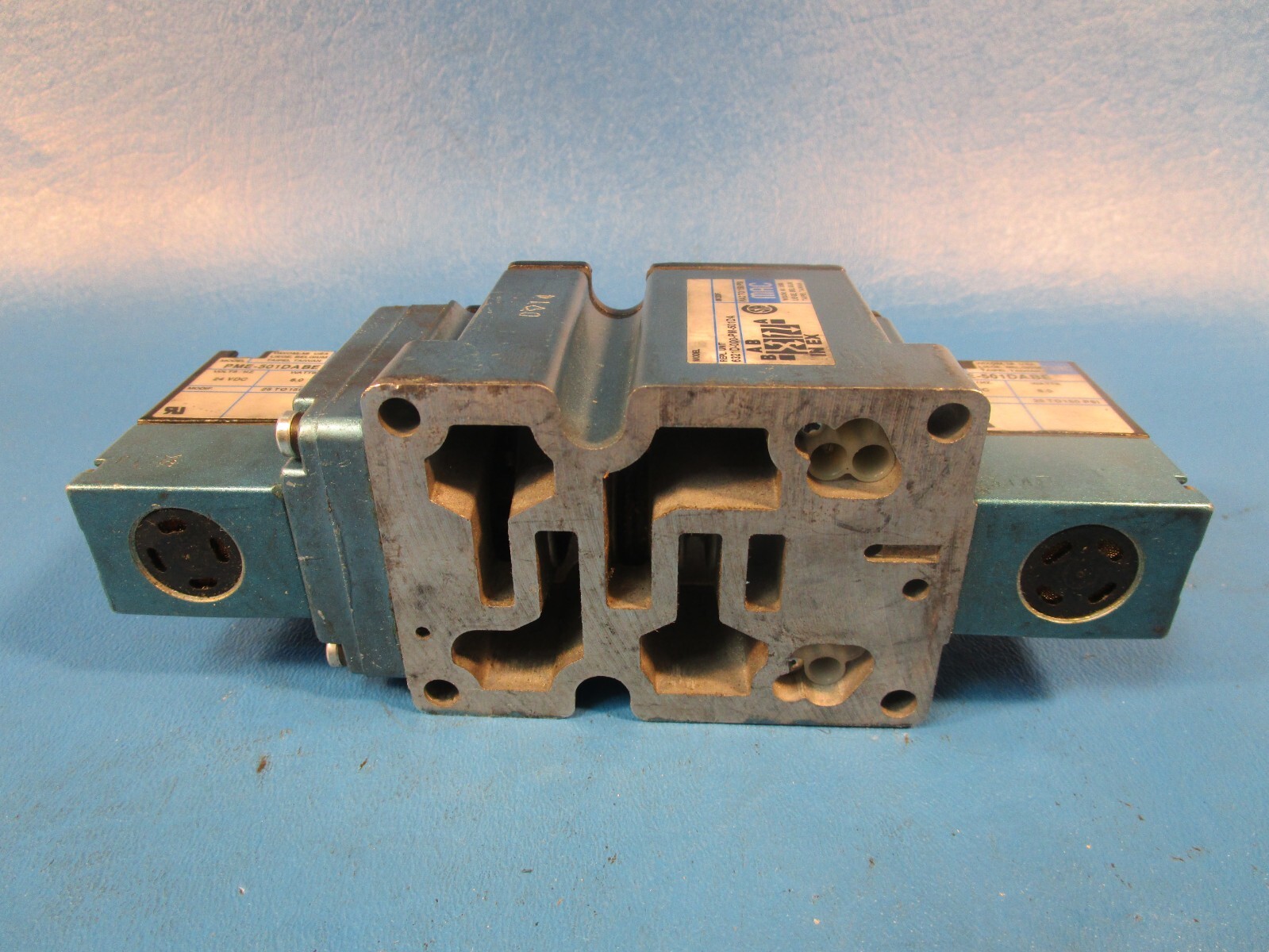 USED MAC 6321D-000-PM-501DA SOLENOID VALVE; 4-WAY; 0-150PSI; 110/120VAC; 50/60HZ