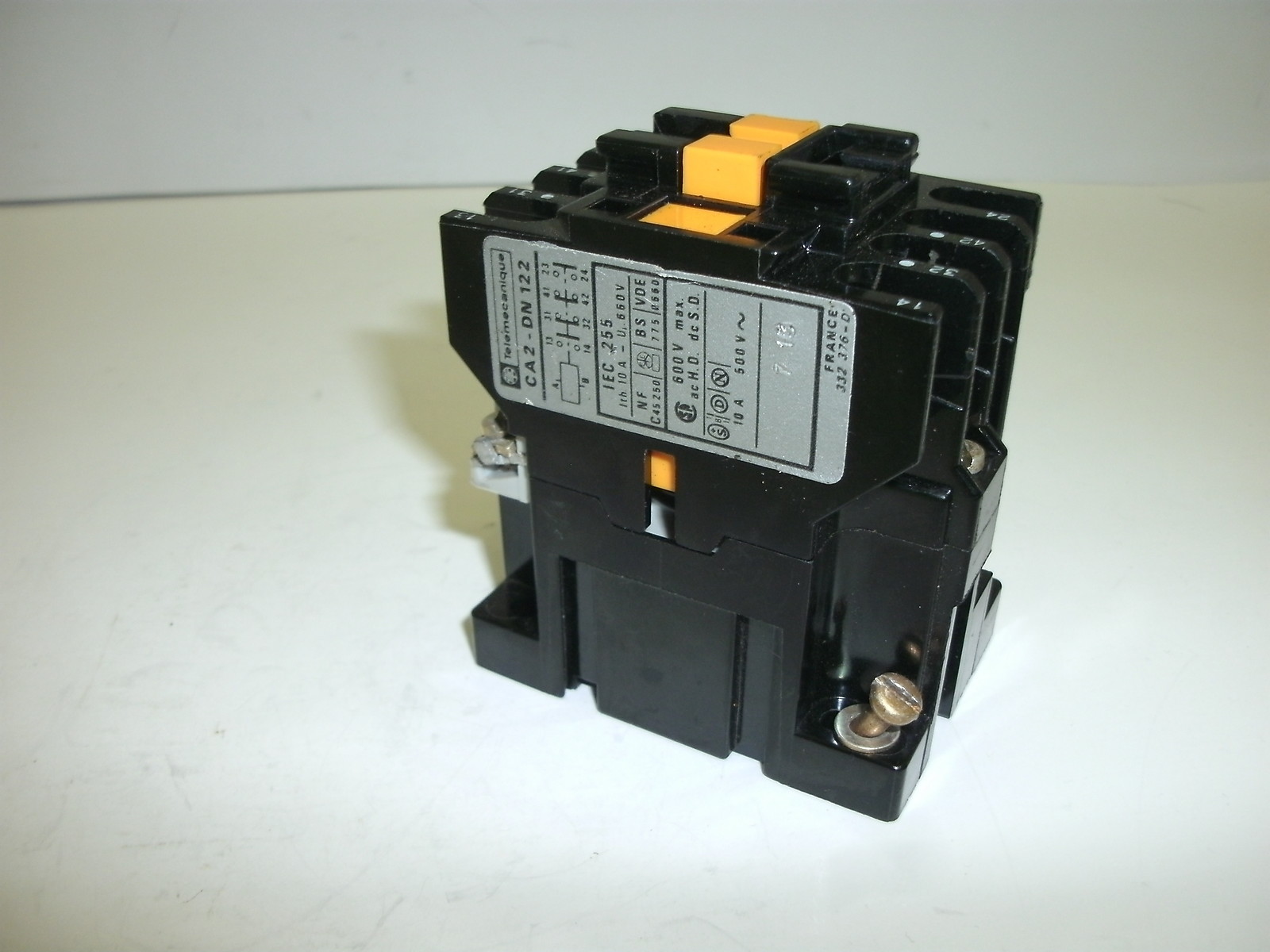 TELEMECANIQUE CA2-DN122 RELAY 100V 50 Hz 110-110V 60 Hz 4 POLE