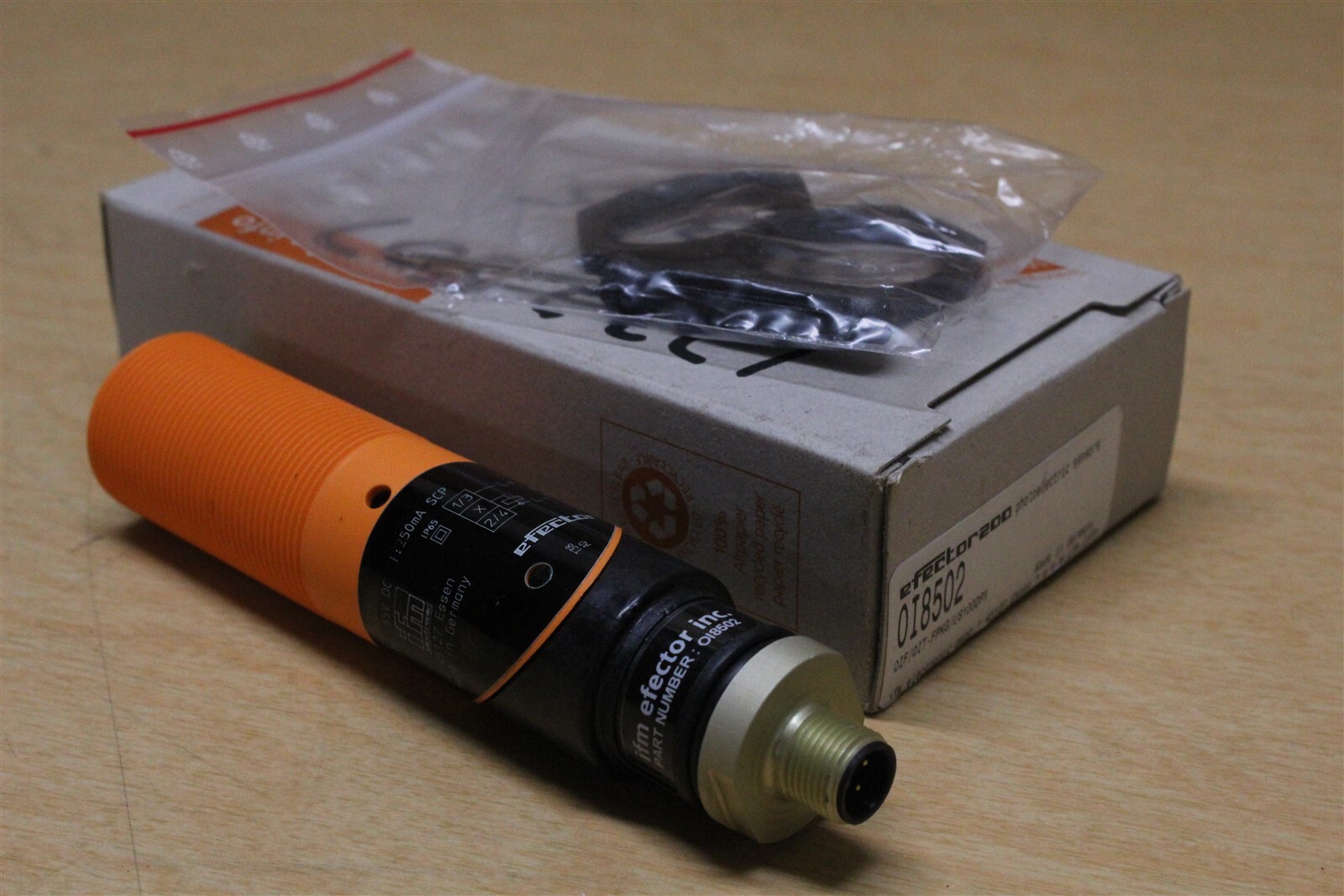 NEW IFM Electronics Efector 200 Photo Electric Sensors 0I8502 *FREE SHIPPING*