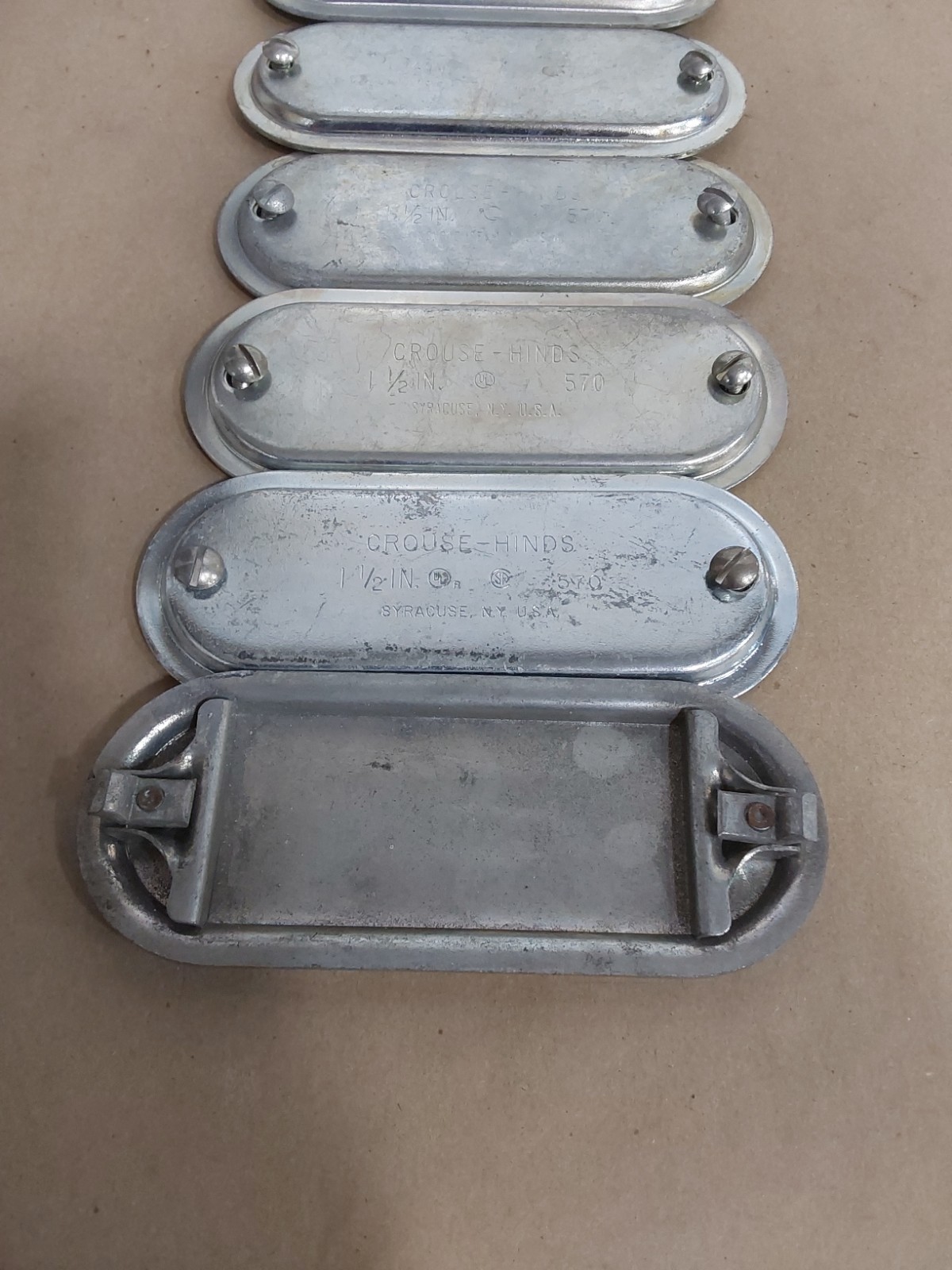 10PC LOT CROUSE HINDS 570G COVER FORM 7 CONDULET BODY 1-1/2″