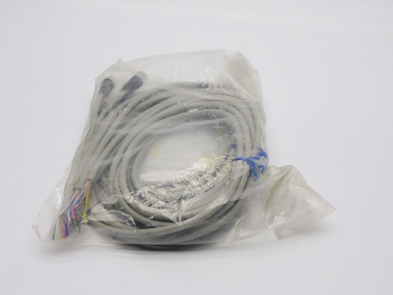 OMRON XS2F-D821-DHO-C 36VAC/DC 1.5A NSMP