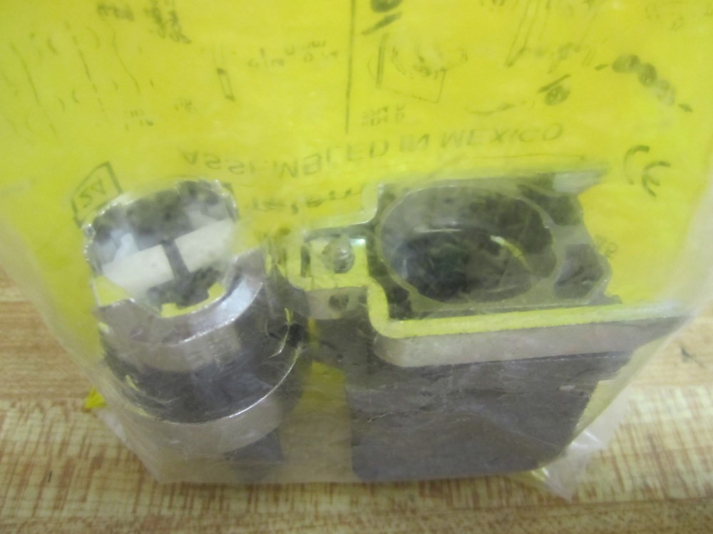 Telemecanique XB4-BD53 Spring Return Selector Switch XB4BD53