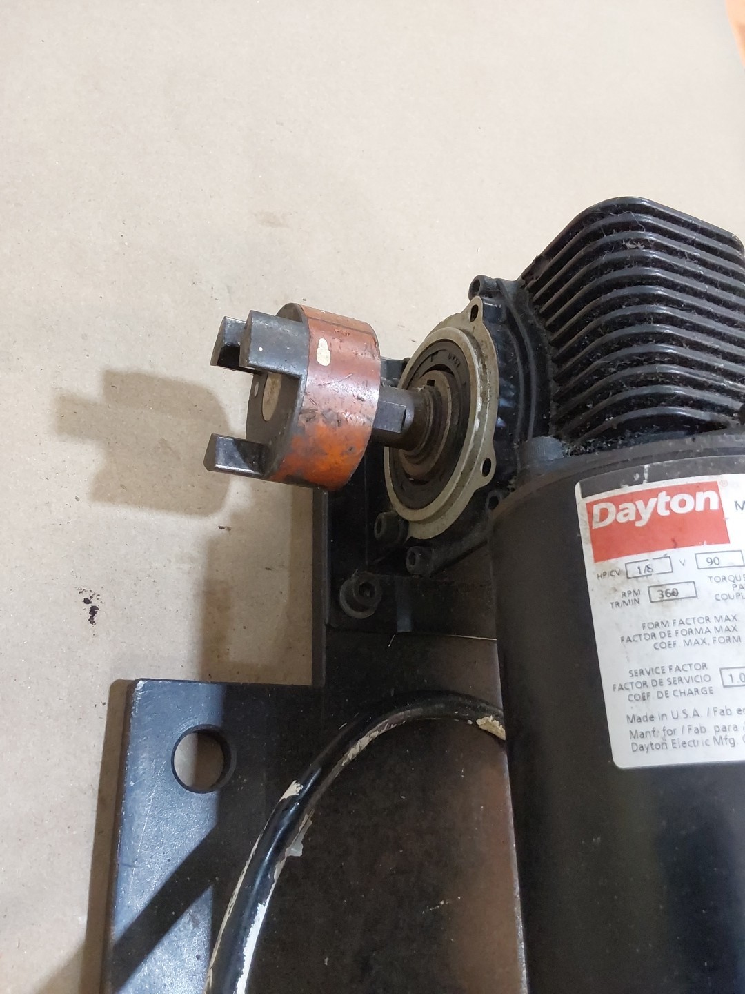 DAYTON 3XA77 DC GEARMOTOR 1/8HP 90V 1.28A 360RPM