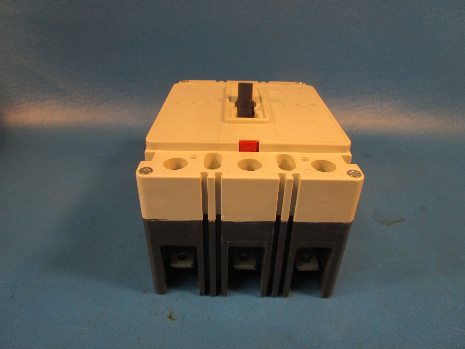 Eaton XHFD3070W, Molded Case Breakers (MCCBs) HFD 3P 70A 50/60Hz 3Ph