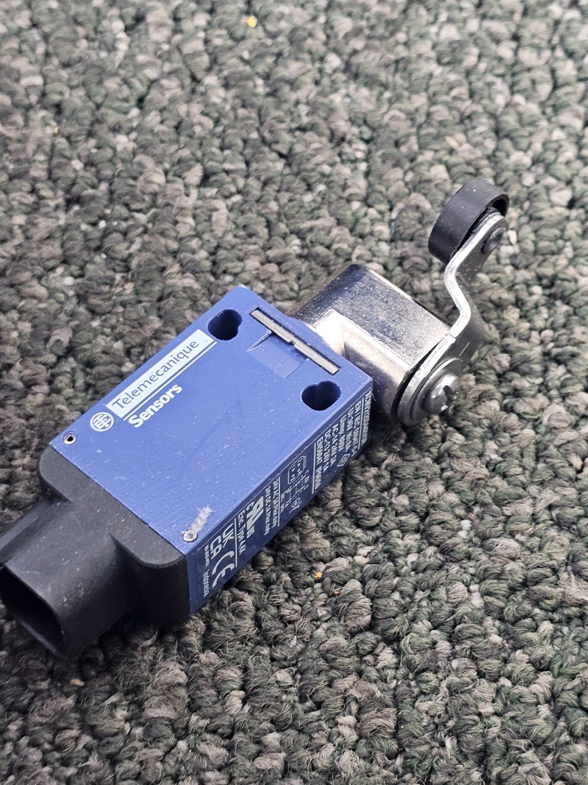 Telemecanique Sensors XCMV2125D44RVSR Sensor Limit Switch