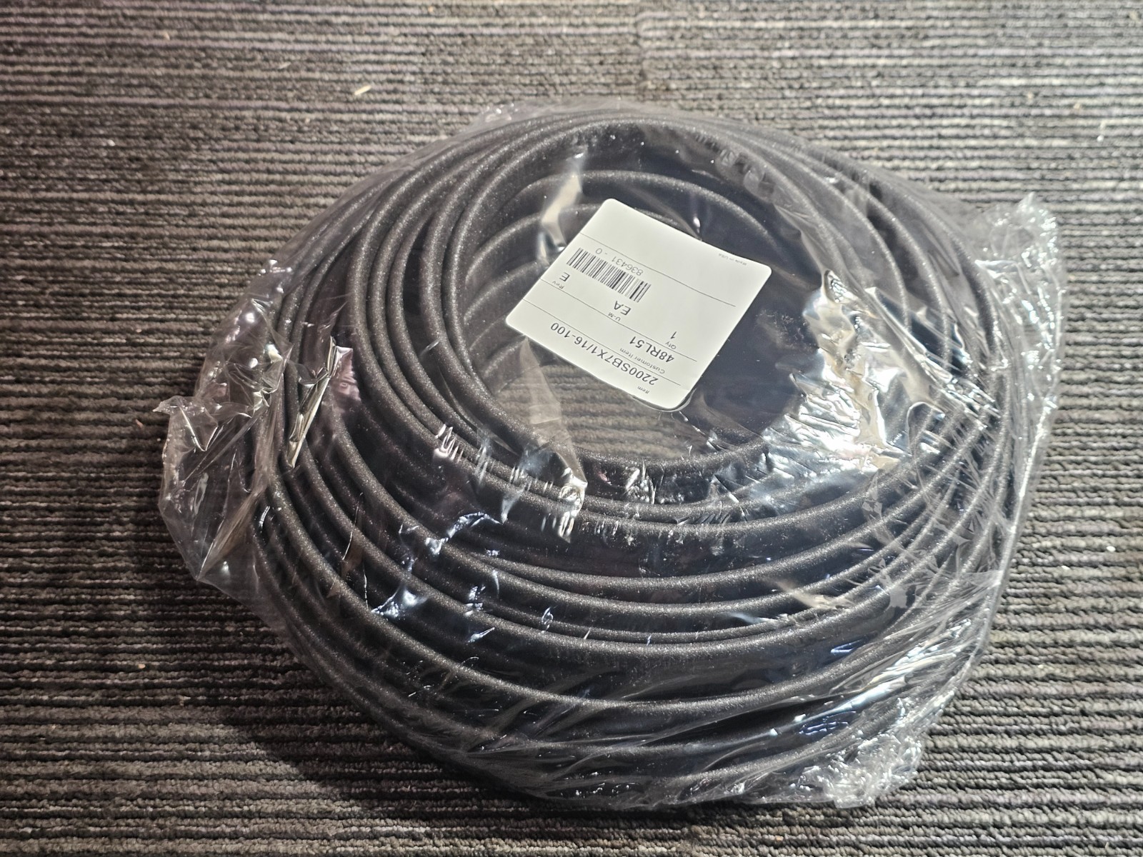 Edge Trim Single Gripping Finger, 100 ft Overall Lg, PVC Outer, 23/32 in Leg