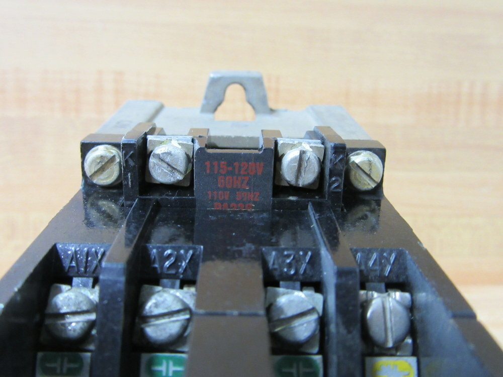 Allen Bradley 700-P400A1 Starter Relay 700P400A1 w/700-PB40