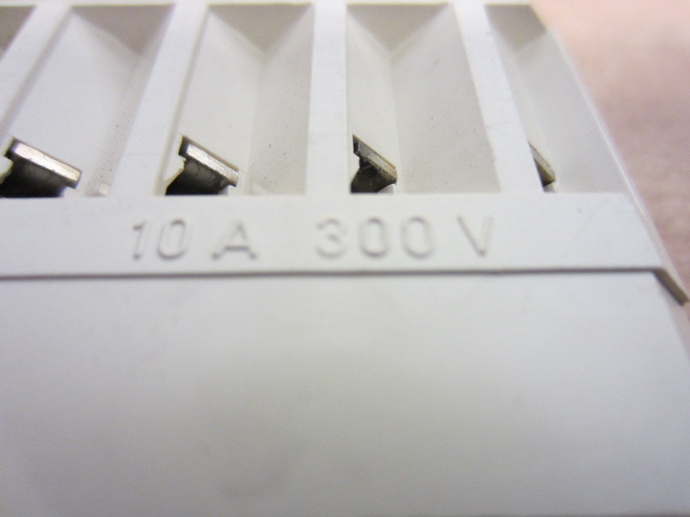Schneider MA-8202-001 Terminal Block 10AMP 300V (Pack of 2)