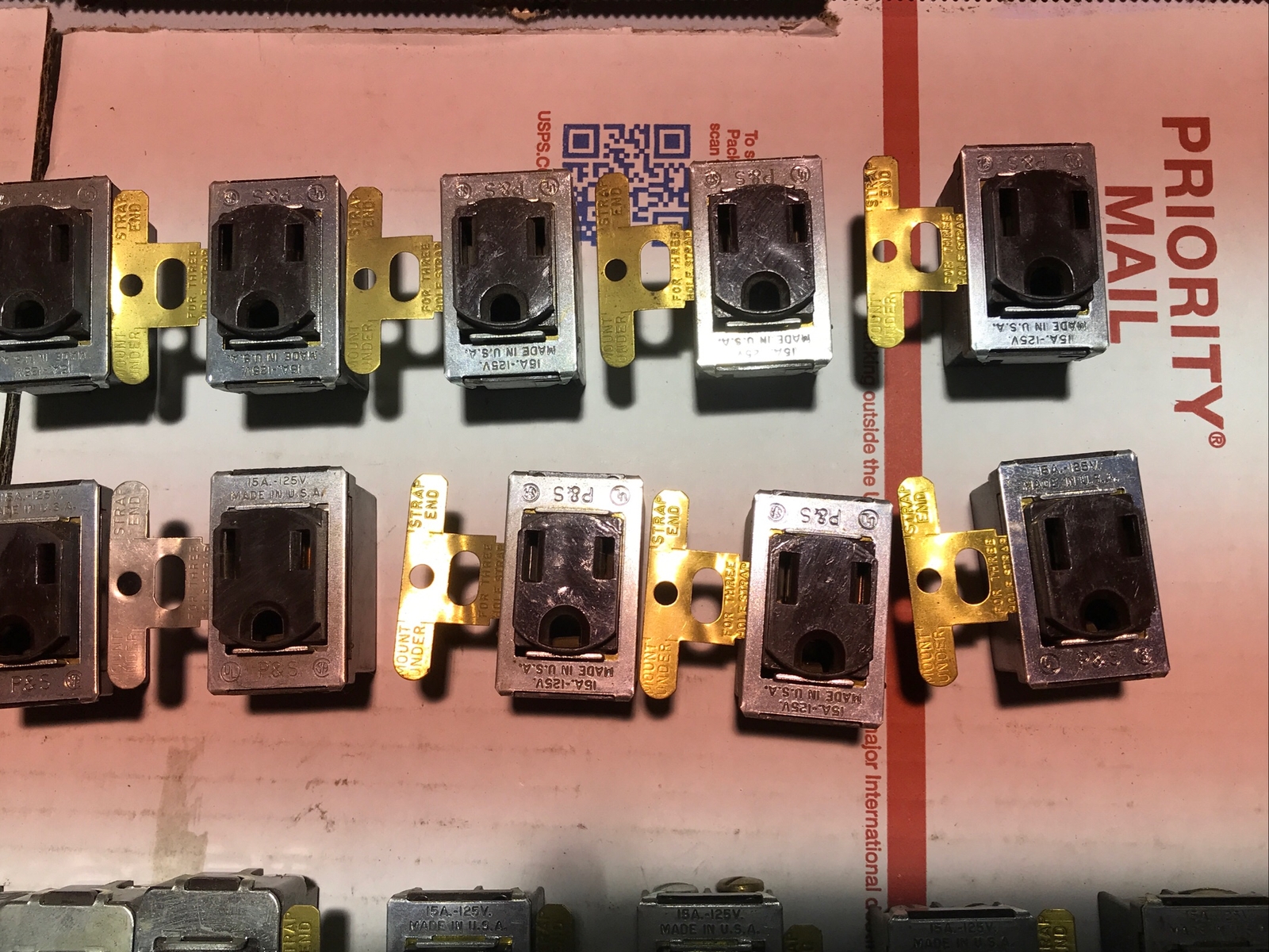 Switches Lot Of 34 Pcs SLATER PASS SEYMOUR QUIET 15A 120-277 VAC (936)