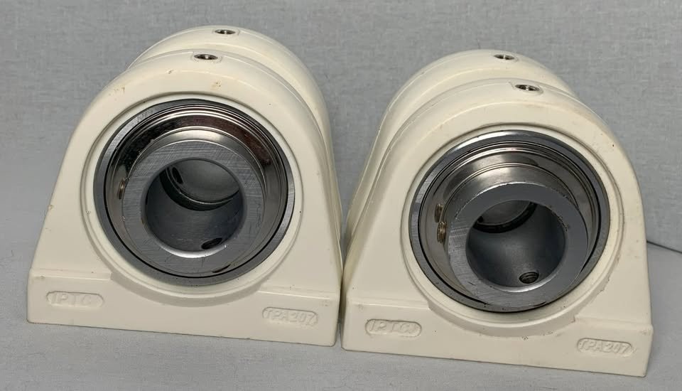 Set of (4) NEW IPTCI Bearings Thermoplastic Housing 1-1/4″ CUC 207-20