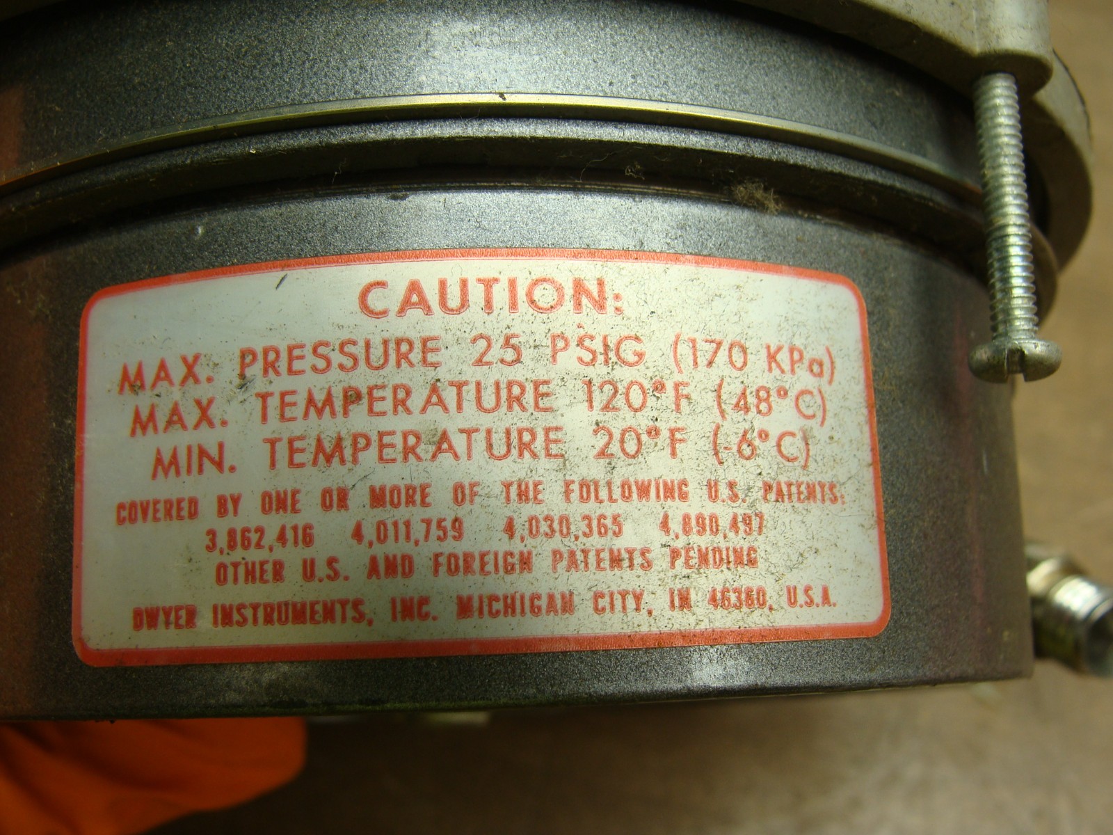 DWYER PHOTOHELIC SERIES 3000MR COMPACT DIFFERENTIAL PRESSURE GAUGE 0-2 IN WATER