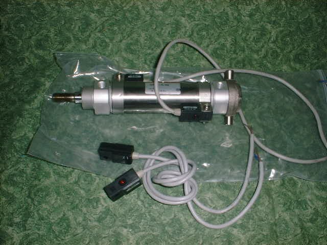 SMC Dbl. Acting Air Cylinder # CDM2T3275B53 with PROX Switches (28593-Tub-F)