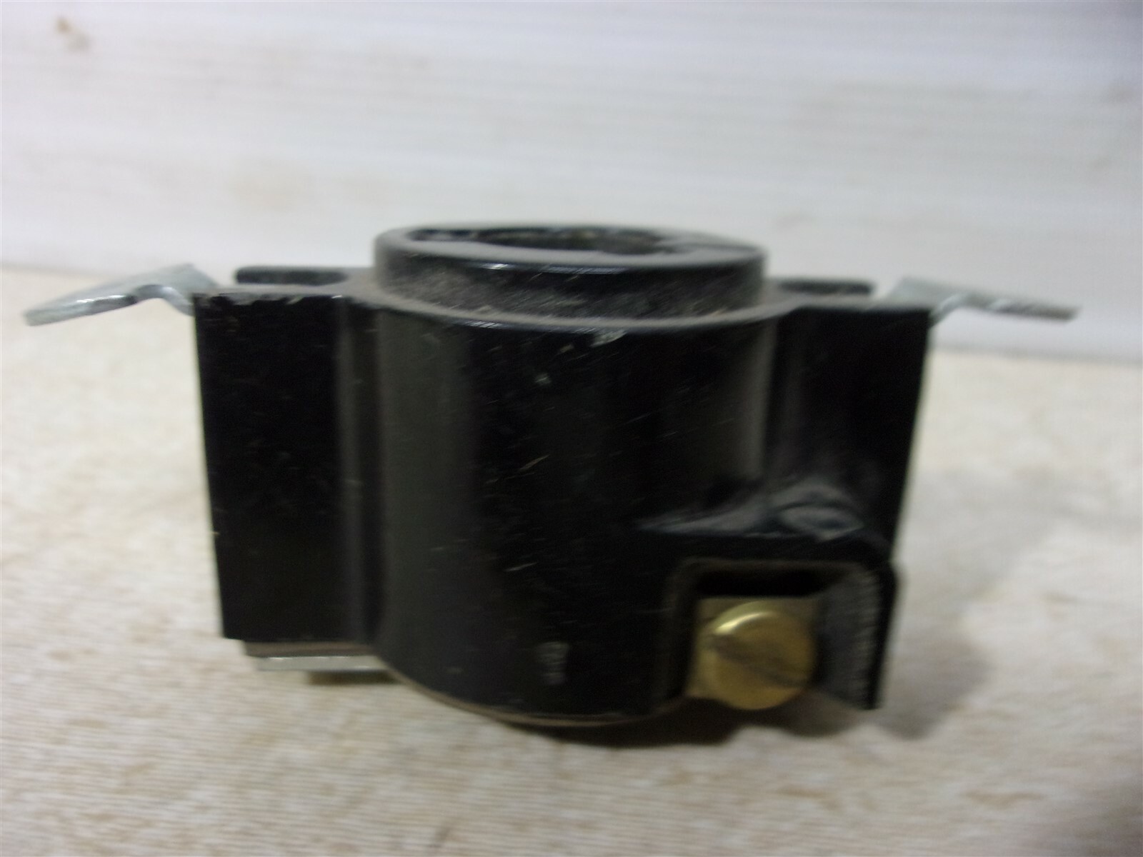 Hubbell Hubbellock 20A 125VAC Hospital Grade Outlet *FREE SHIPPING*