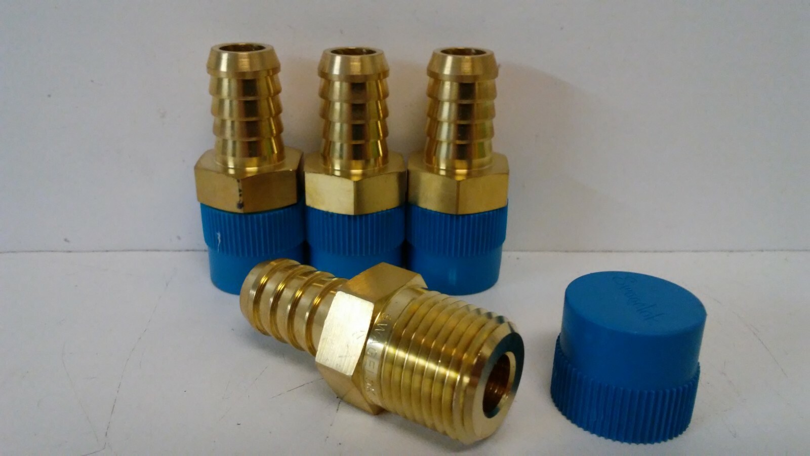LOT OF (4) NEW! SWAGELOK 1/2″ NPT X 3/8″ TUBE BRASS HOSE CONNECTORS B-4-HC-1-6