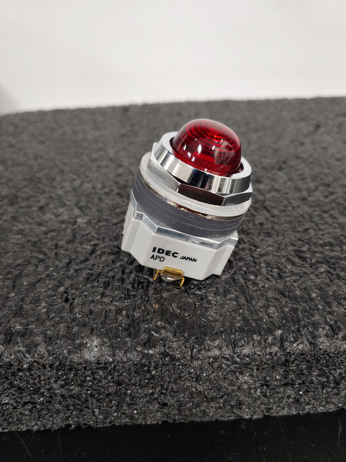 IDEC APD199DN-R-240V 30mm Pilot Light Red