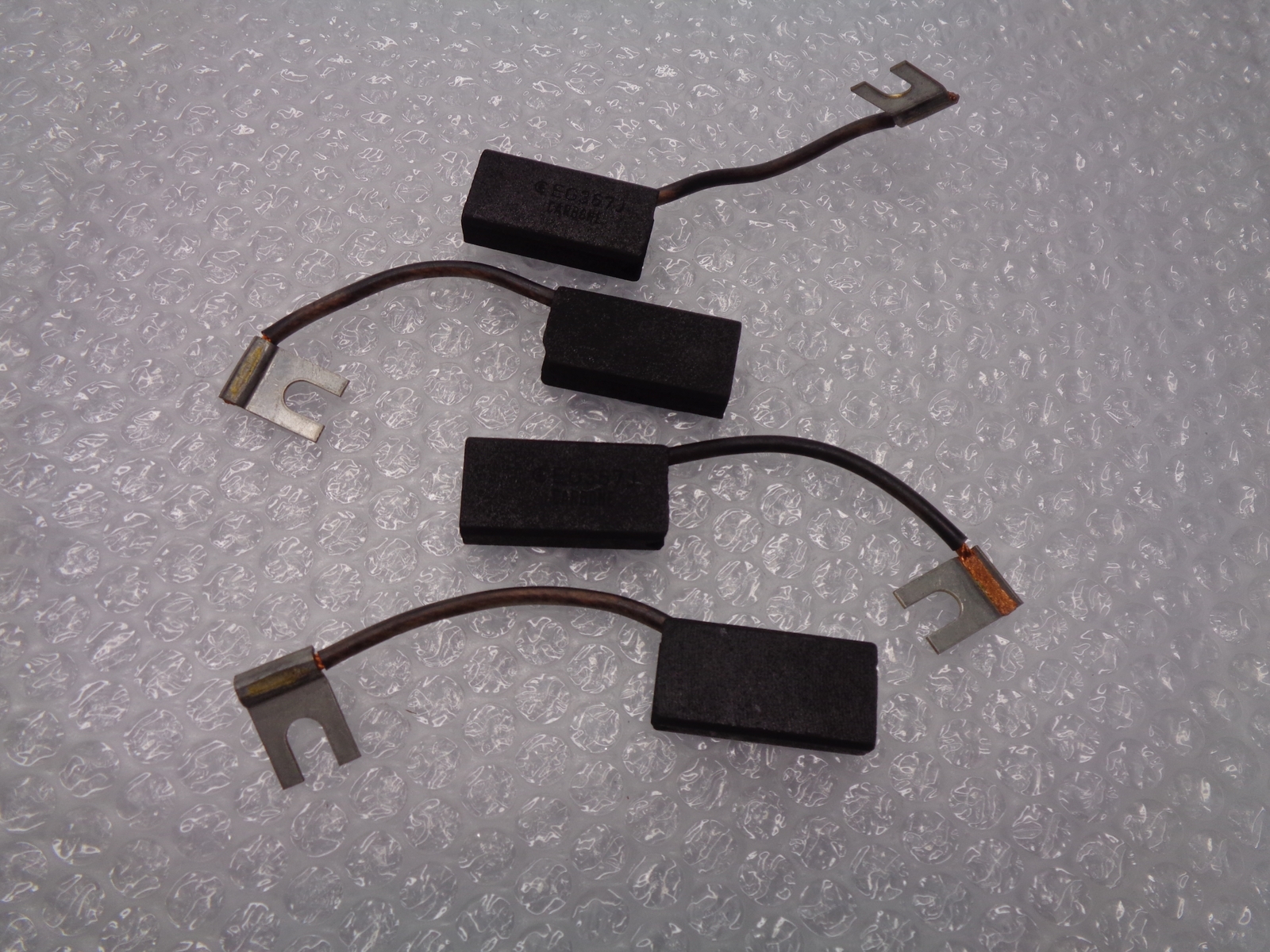CARBONE EG367J CARBON BRUSH LOT OF 4 NSNP