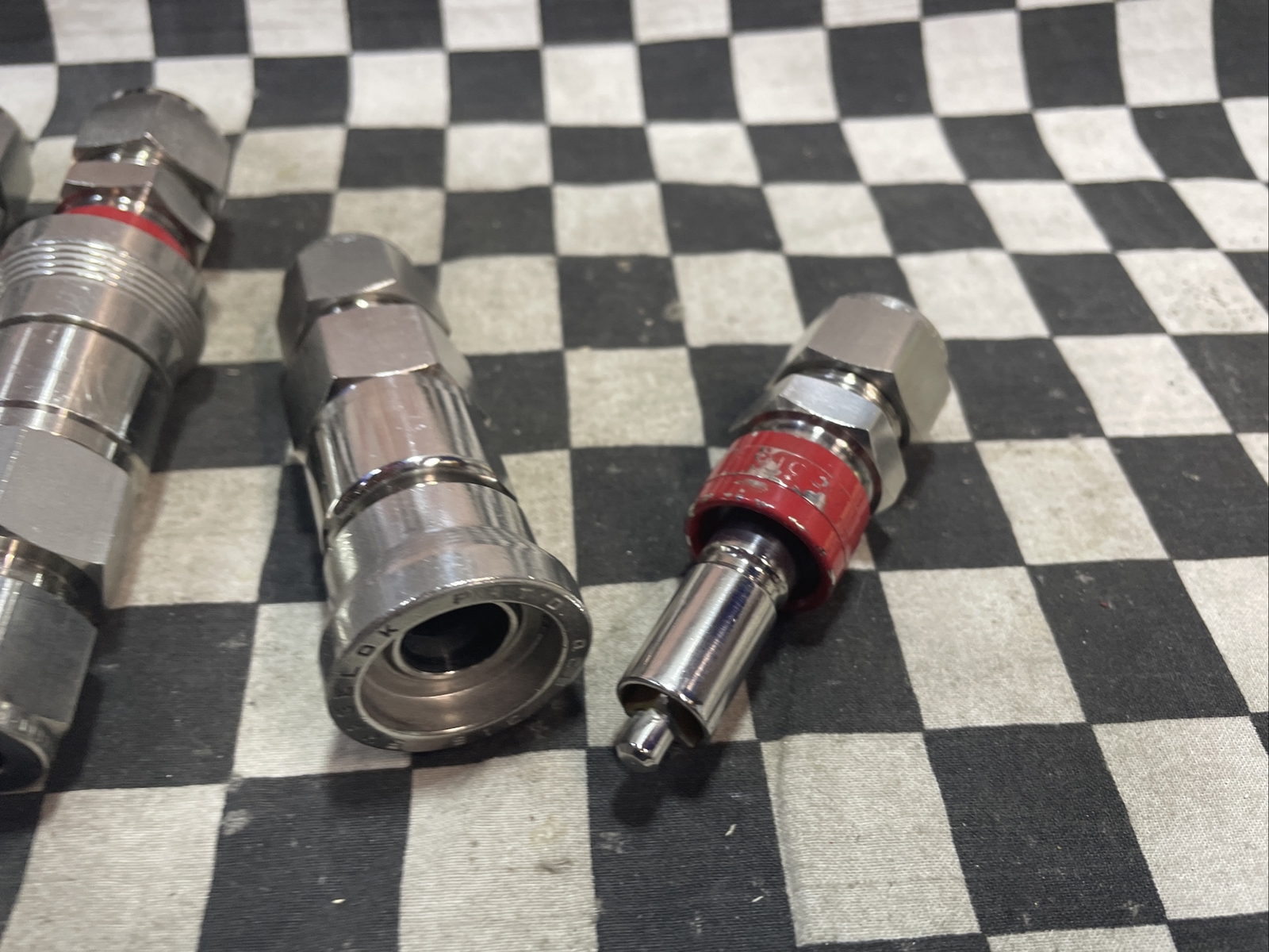 SWAGELOK SS-QC8-D-810 & SS-QC8-B-810, Quick Connect 1/2″, LOT OF 4 SET #110V24