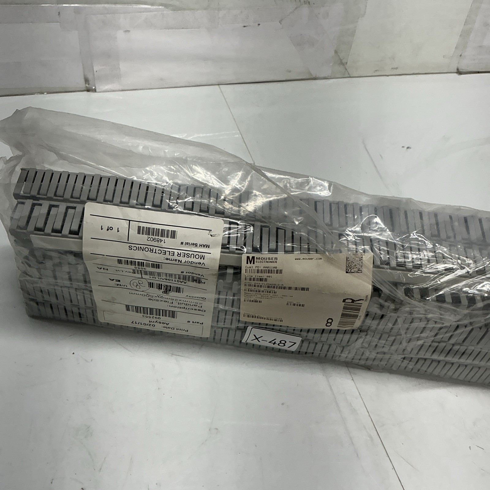 Mouser Electronics 644-FL25X25LG-A Flexible Wire Duct Gray Lot of 27 X-487