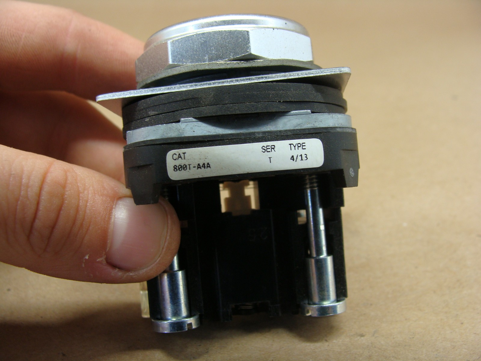 LOT OF 3 ALLEN BRADLEY GRAY FLUSH HEAD PUSH BUTTONS 800T-A4A SER T TYPE 4/13