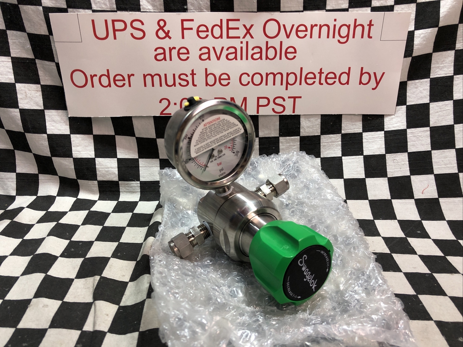 SWAGELOK PR Regulator 1/4″ NPT with GAUGE 300 PSI, KPR1GRB412A20000 & SS-600-1-4