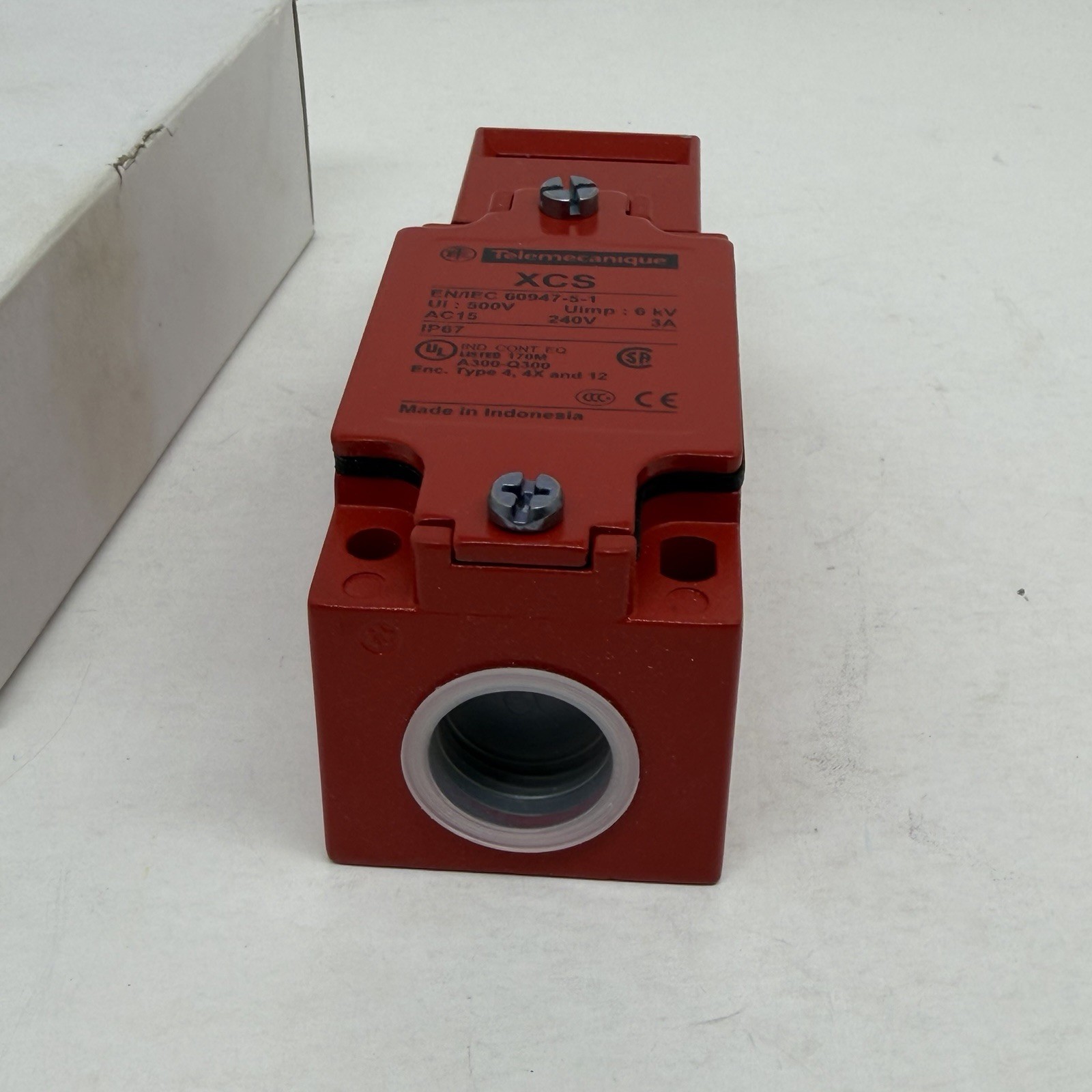 Telemecanique Sensors Xcsa703 2Nc/1No Safety Interlock Switch Nema 4, 4X, 12 Ip