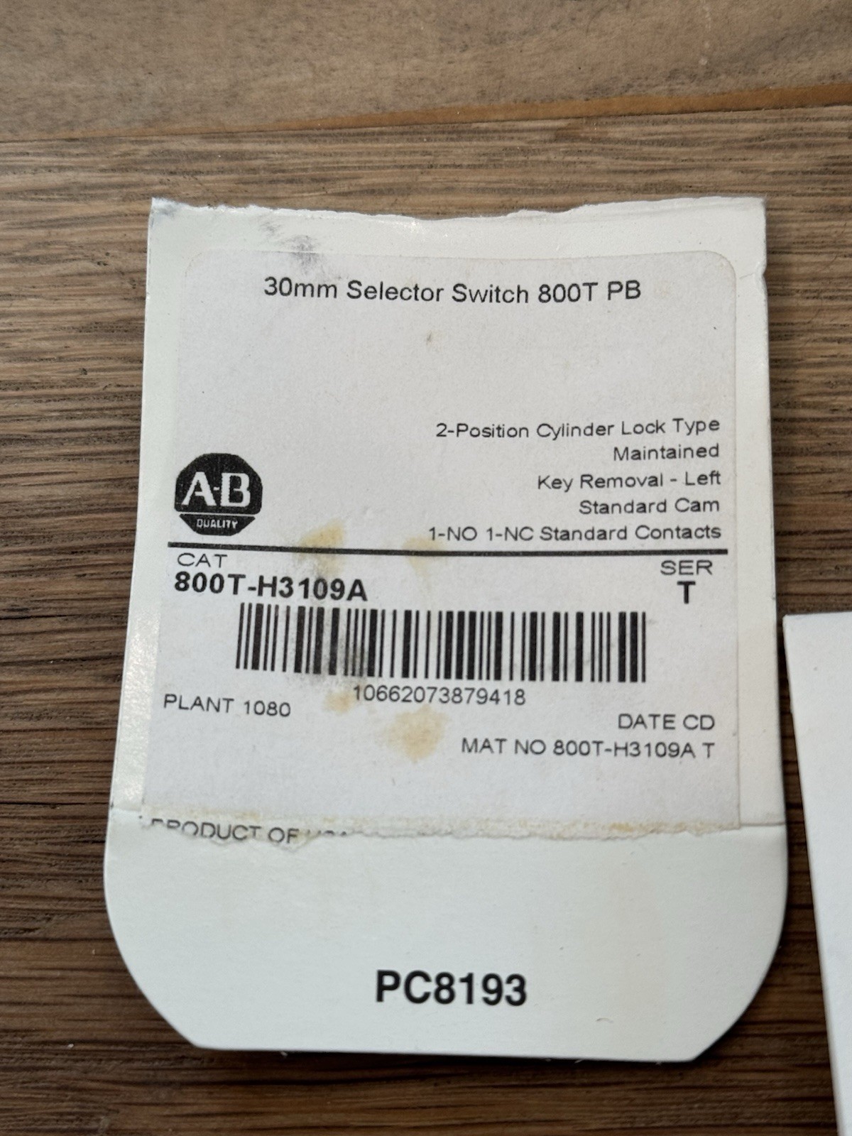 NEW ALLEN-BRADLEY 800T-H3109A SERIES T TYPE 4/13 Keyed Selector Switch W/ Mount