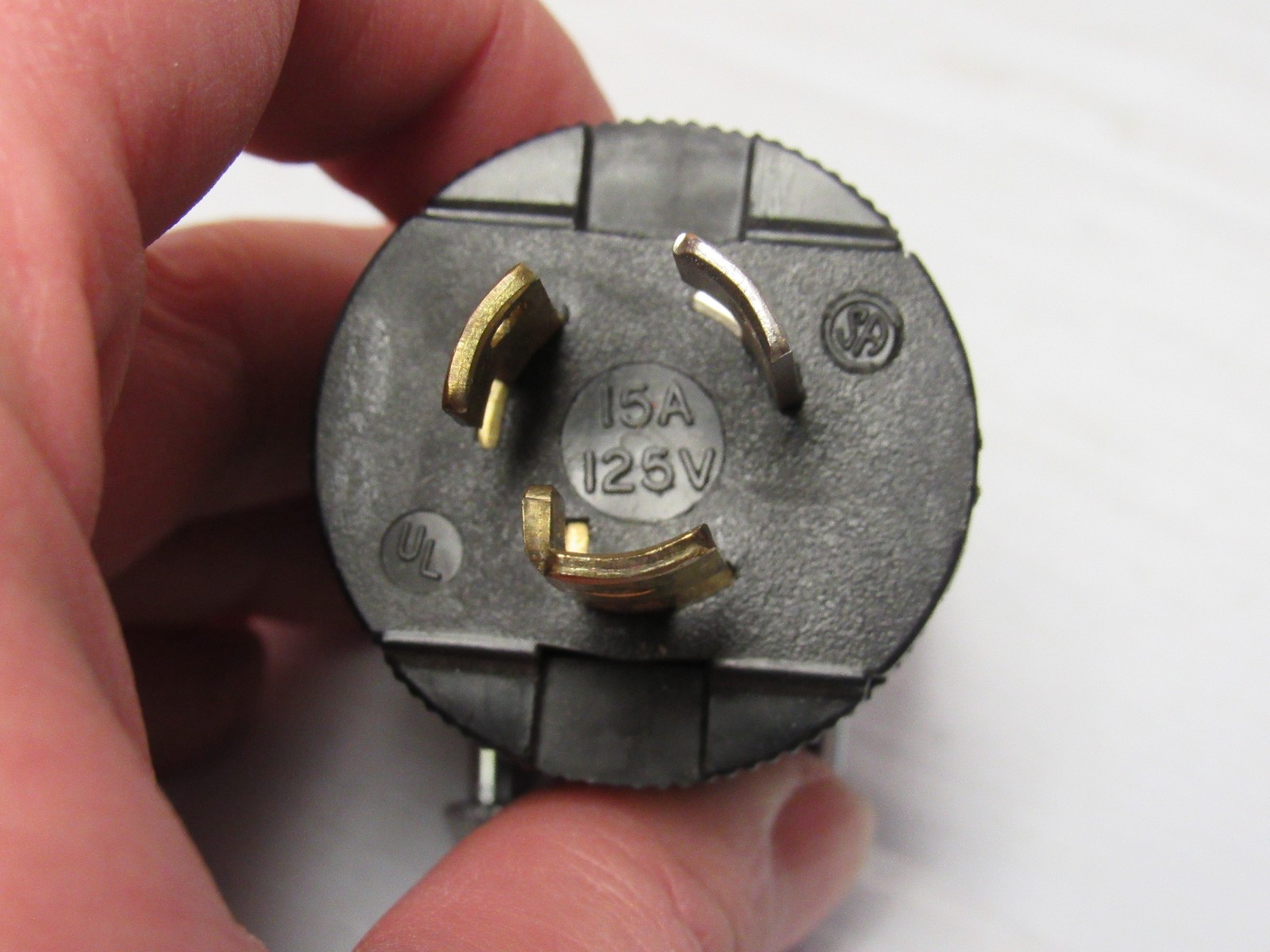 (5) HUBBELLTWIST LOCK TURN & PULL PLUG HBL4723VBK 15 AMP A 15A 125V 2 POLE 3W