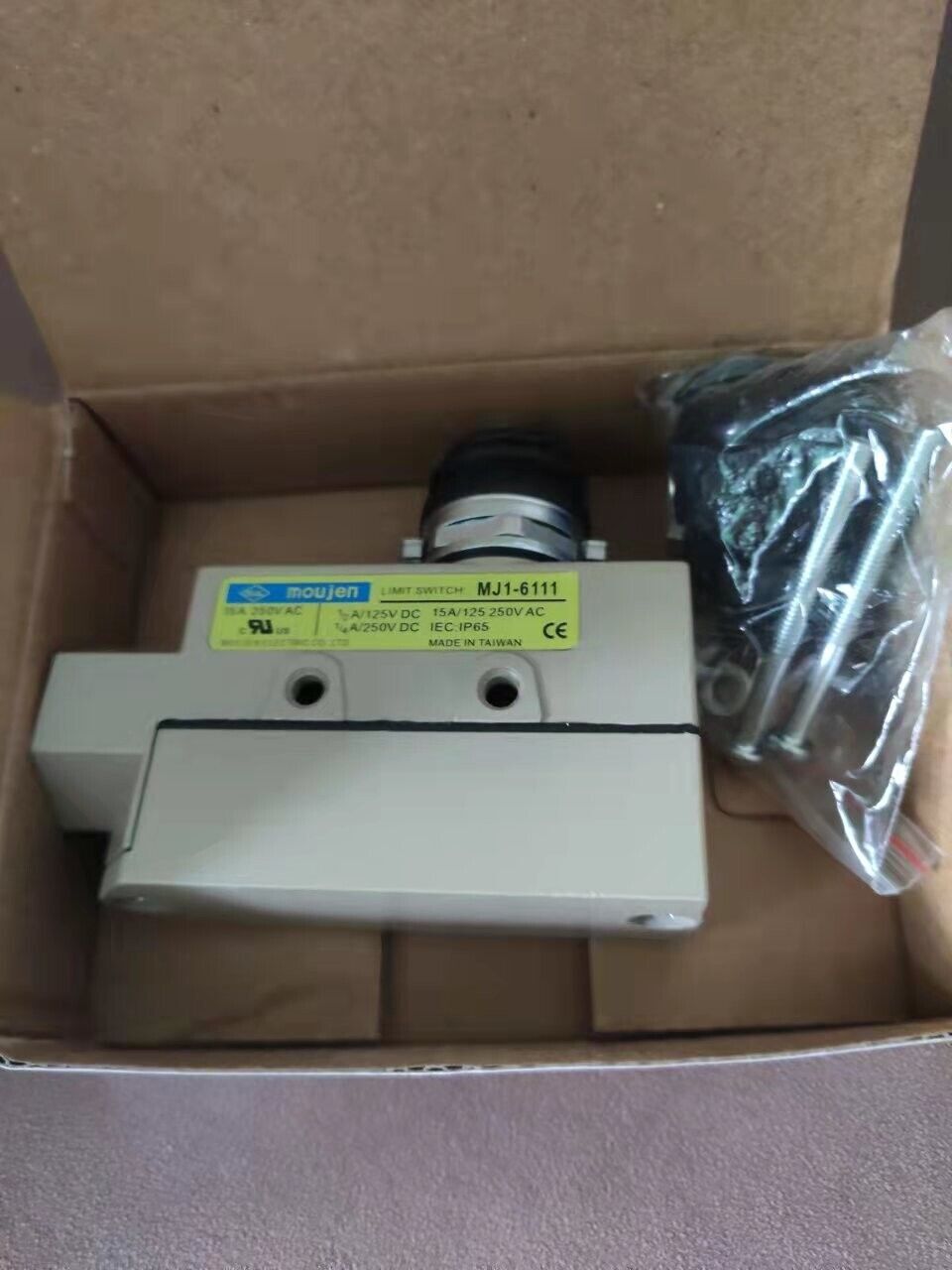 1 PCS moujen MJ1-6111 limit switch
