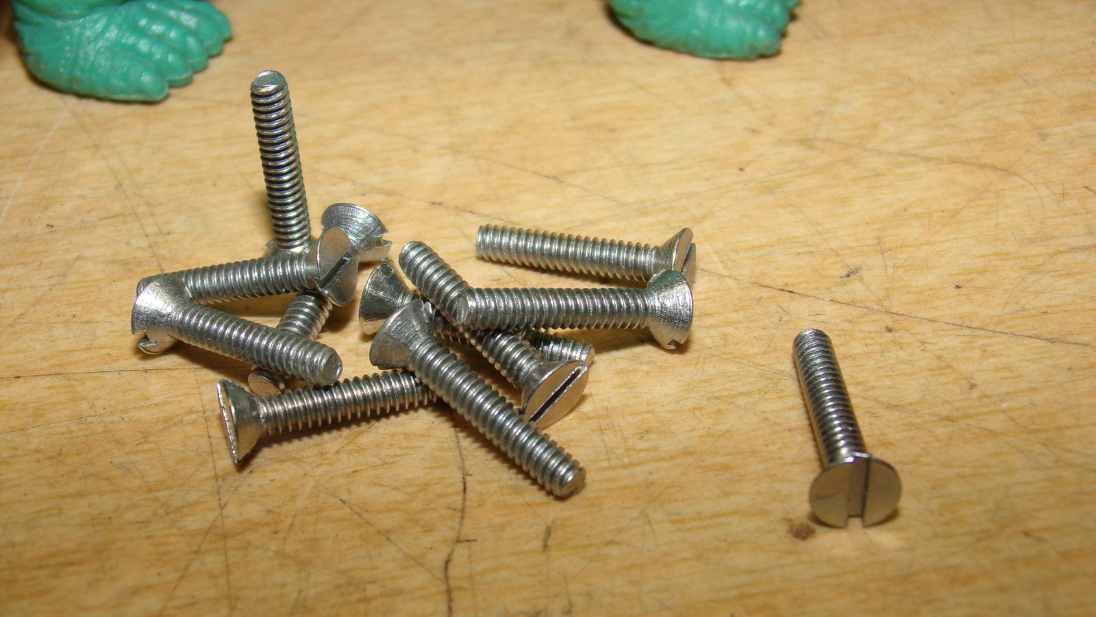 NEW Universal Screw & Bolt, Machine Screws, 1/2, 5/40, 100QTY *Free Shipping*
