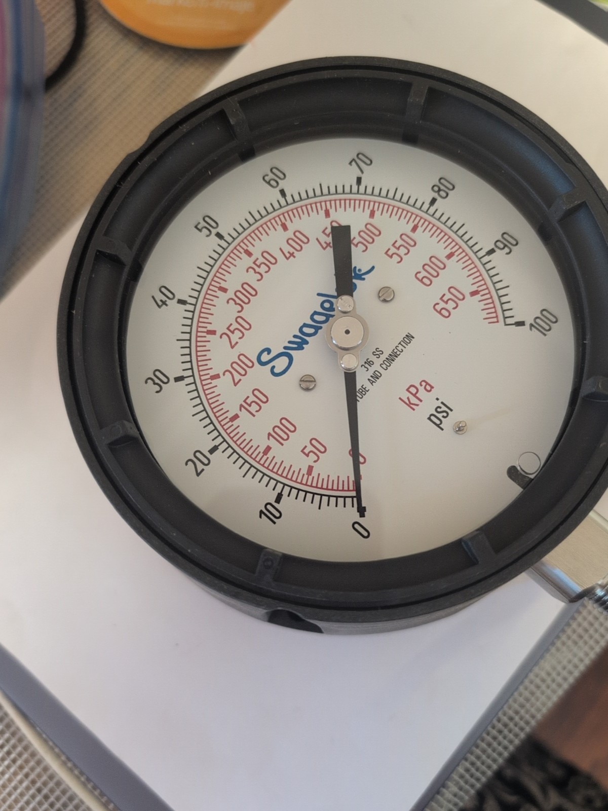 SWAGELOK GI GAUGE RANGE 100PSI/KPA 1/4MNPT LM PGI-115P-OG100-LAOX-J