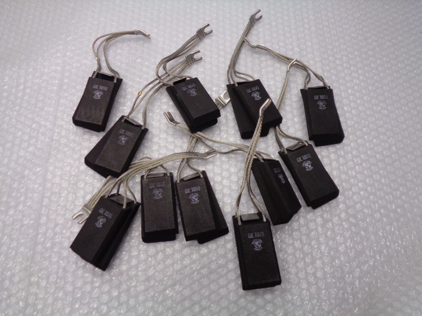 SOUTH LAND CARBON GE1090 CARBON BRUSH LOT OF 11 NSNP
