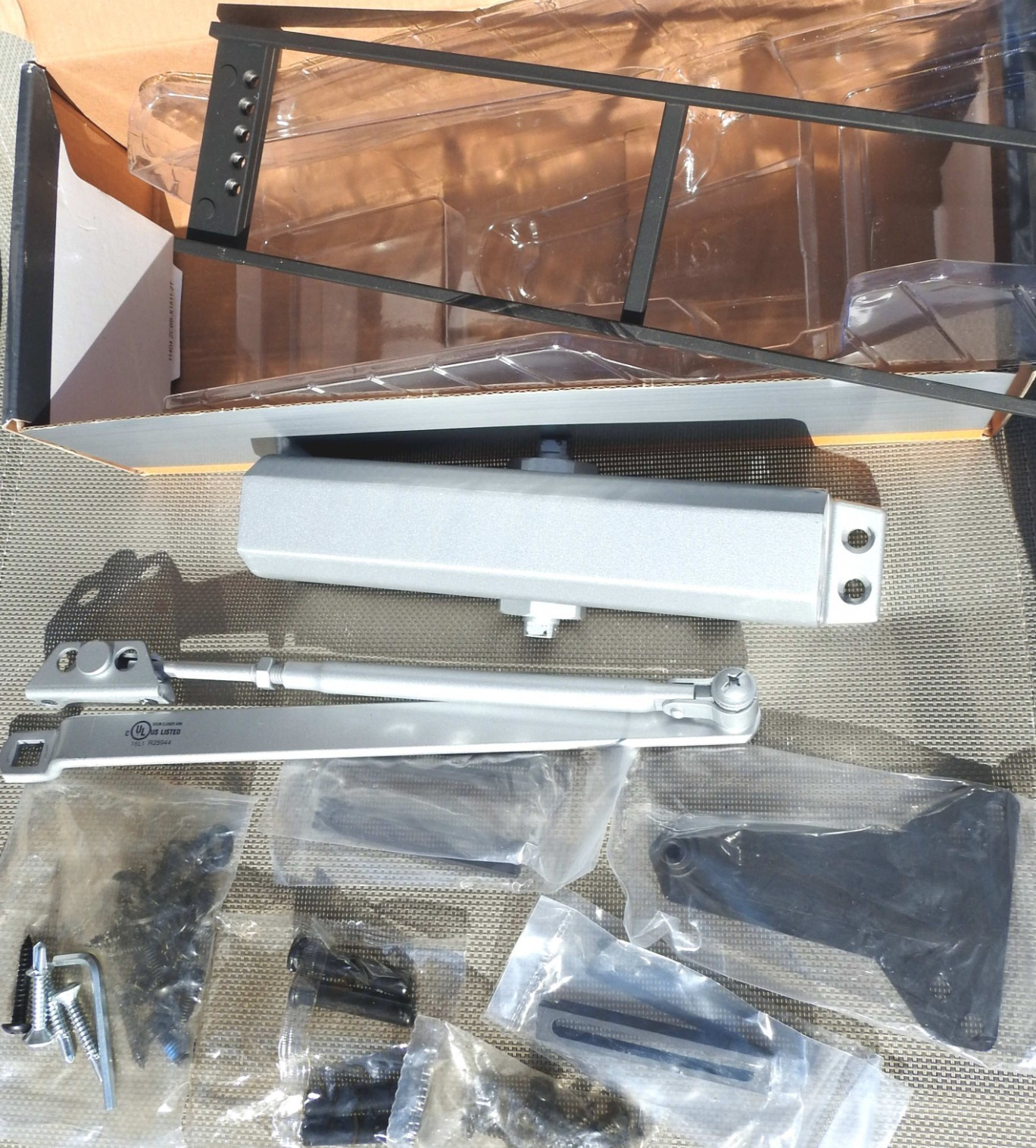 UNIVERSAL HARDWARE Commercial Door Closer