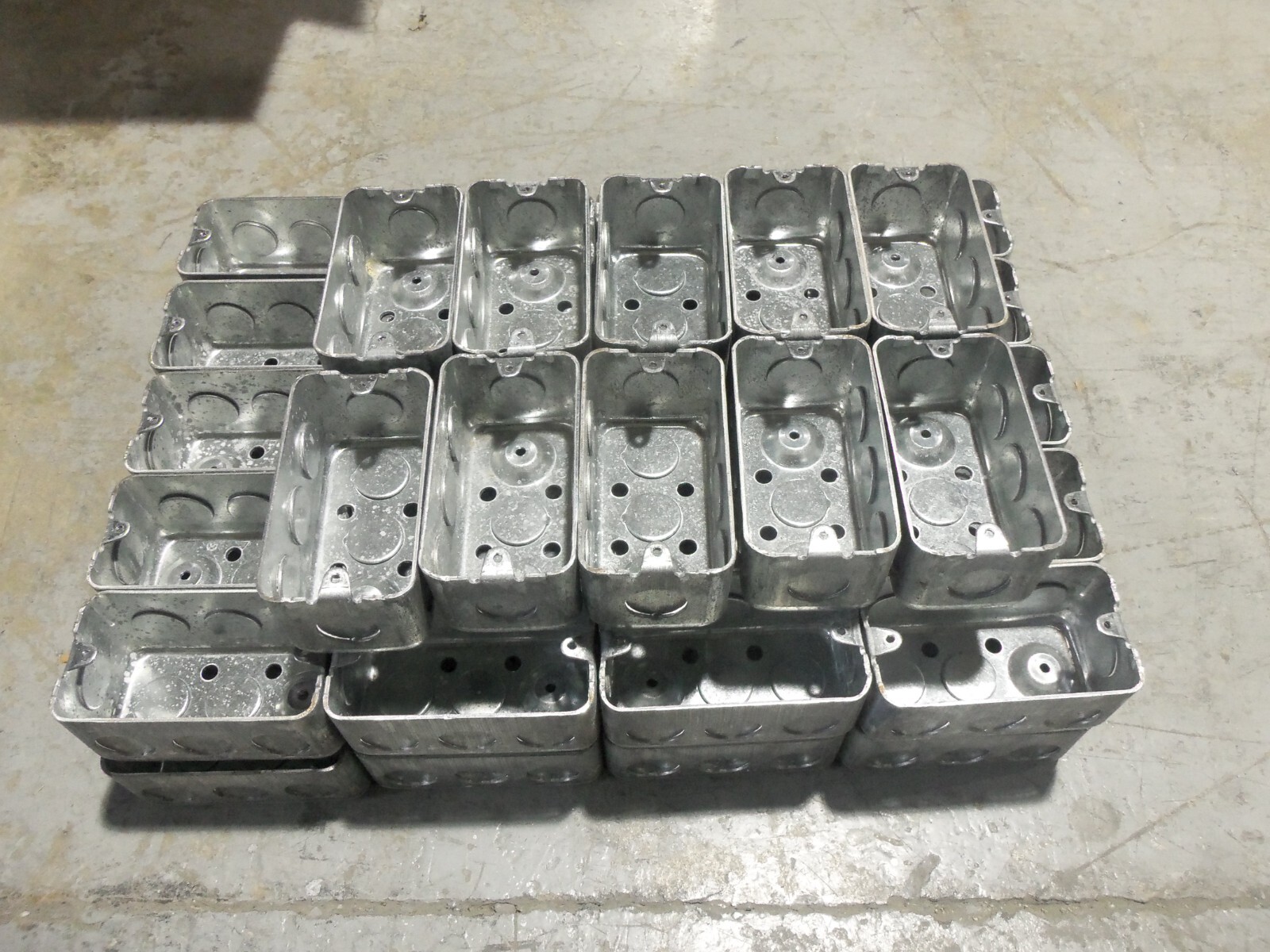 NEW LOT OF 50 UNITY V201 STANDARD HANDY BOX 1-7/8” DEEP 1/2″ KO 13.0 CUBIC INCH
